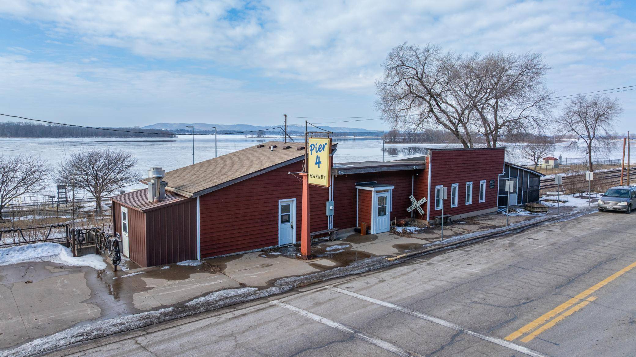 600 N Main ST, Alma, WI 54610