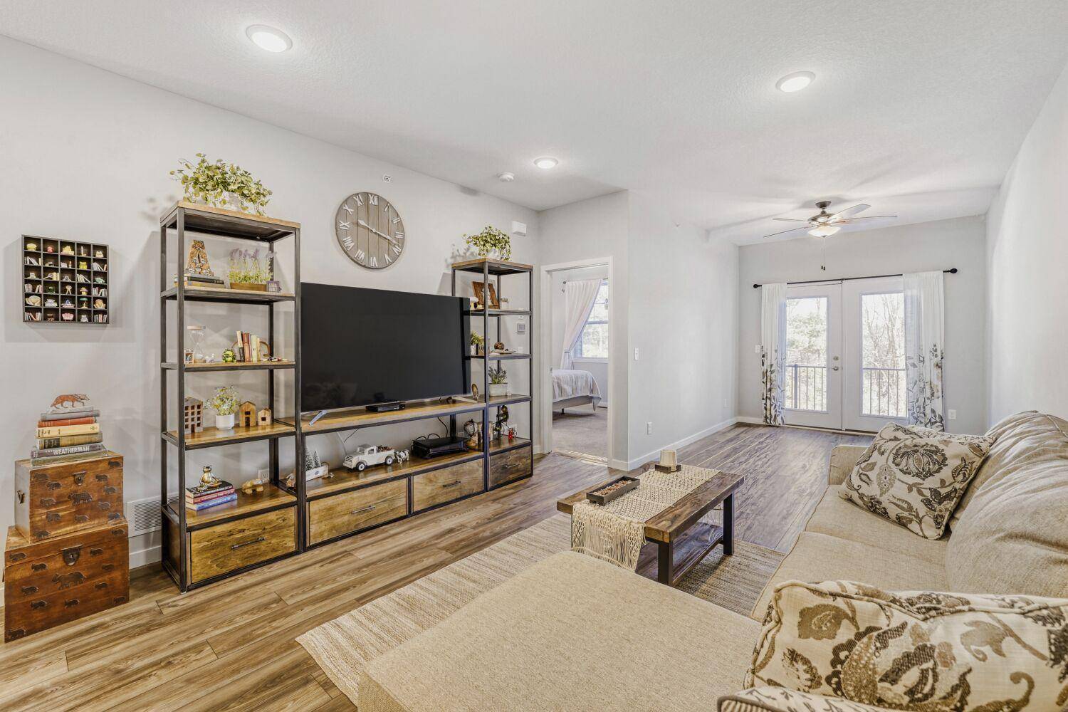 9105 Lexington Ave N #B, Circle Pines, MN 55014