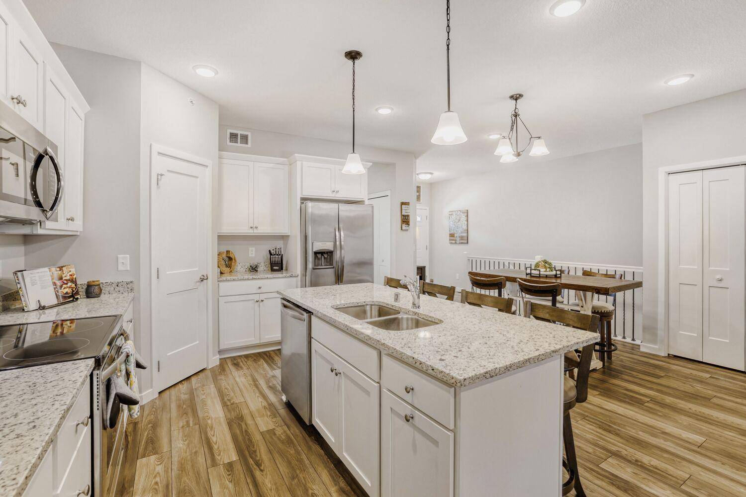 9105 Lexington Ave N #B, Circle Pines, MN 55014