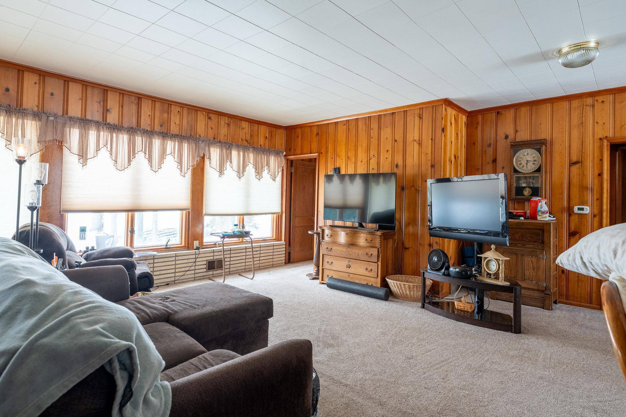 6617 N Shore TRL N, Forest Lake, MN 55025