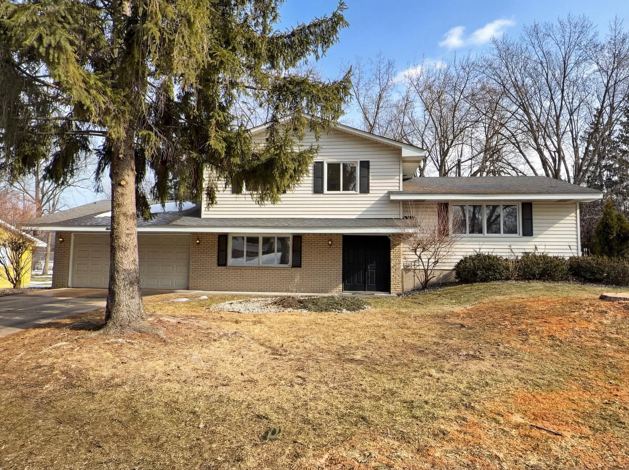 3480 Milton ST N, Shoreview, MN 55126