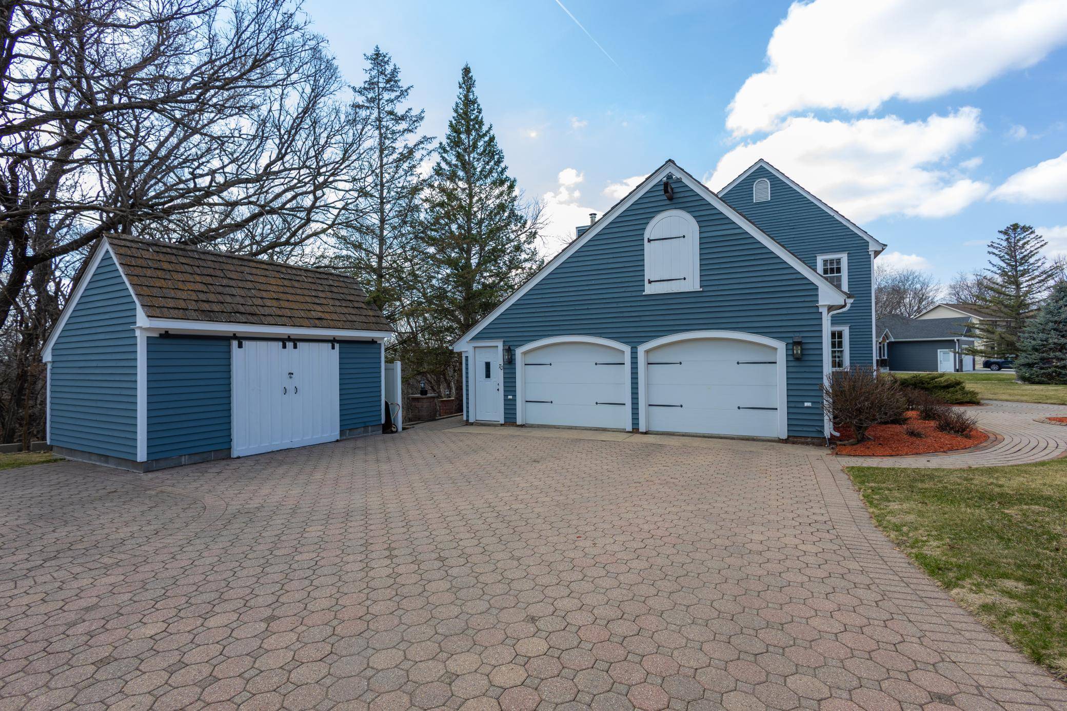 70 Jonathon DR, New Ulm, MN 56073