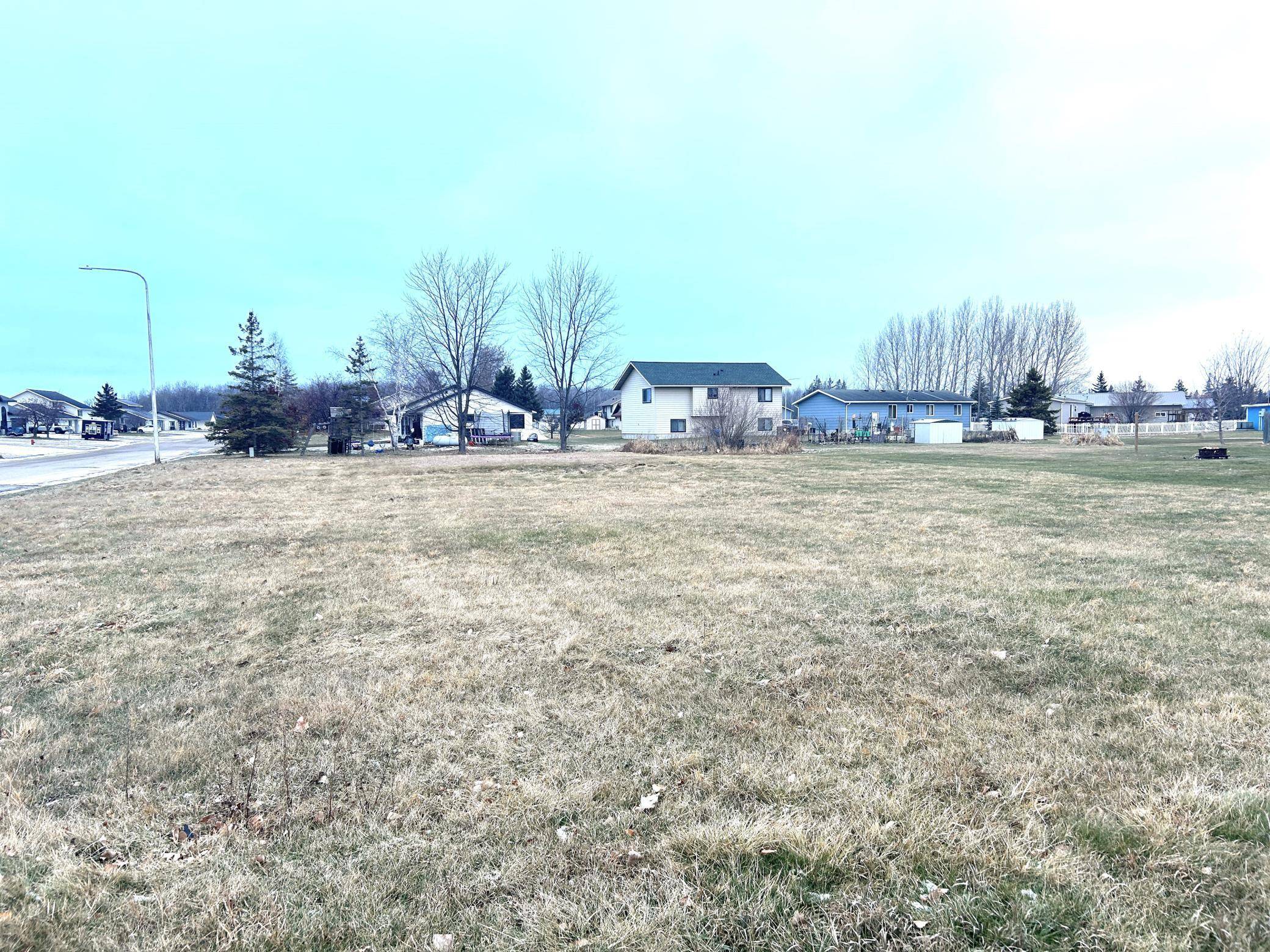 405 Dale AVE SW, Warroad, MN 56763