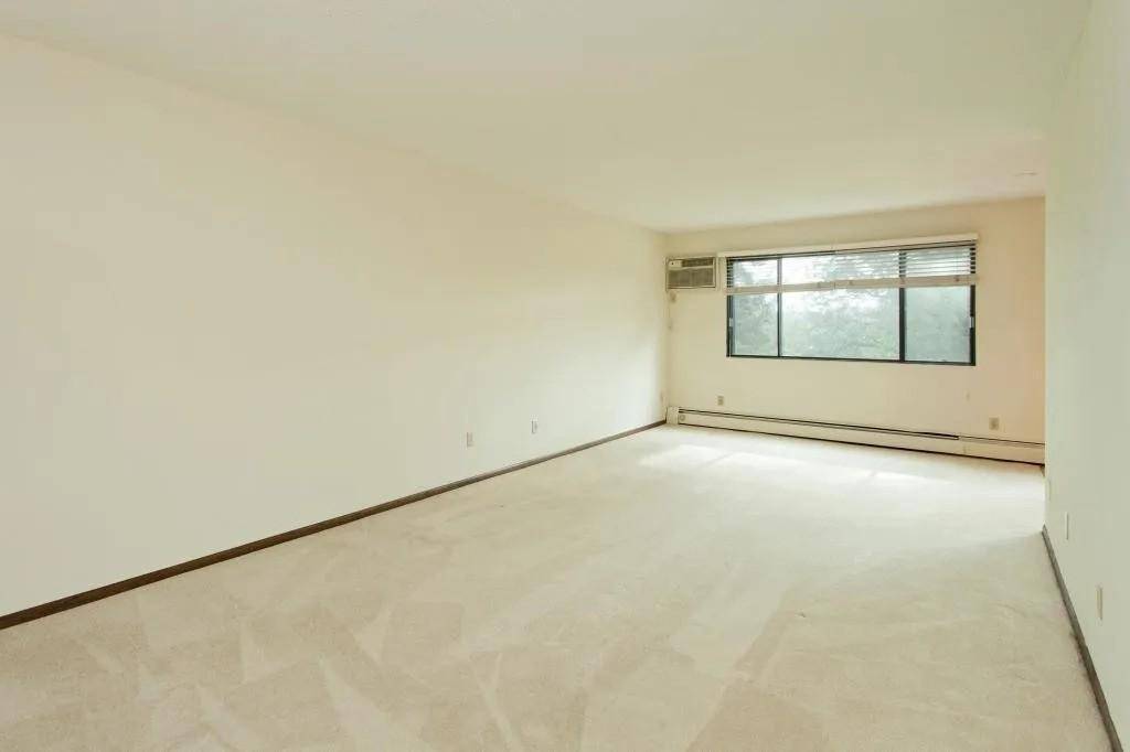 4101 Parklawn AVE #310, Edina, MN 55435