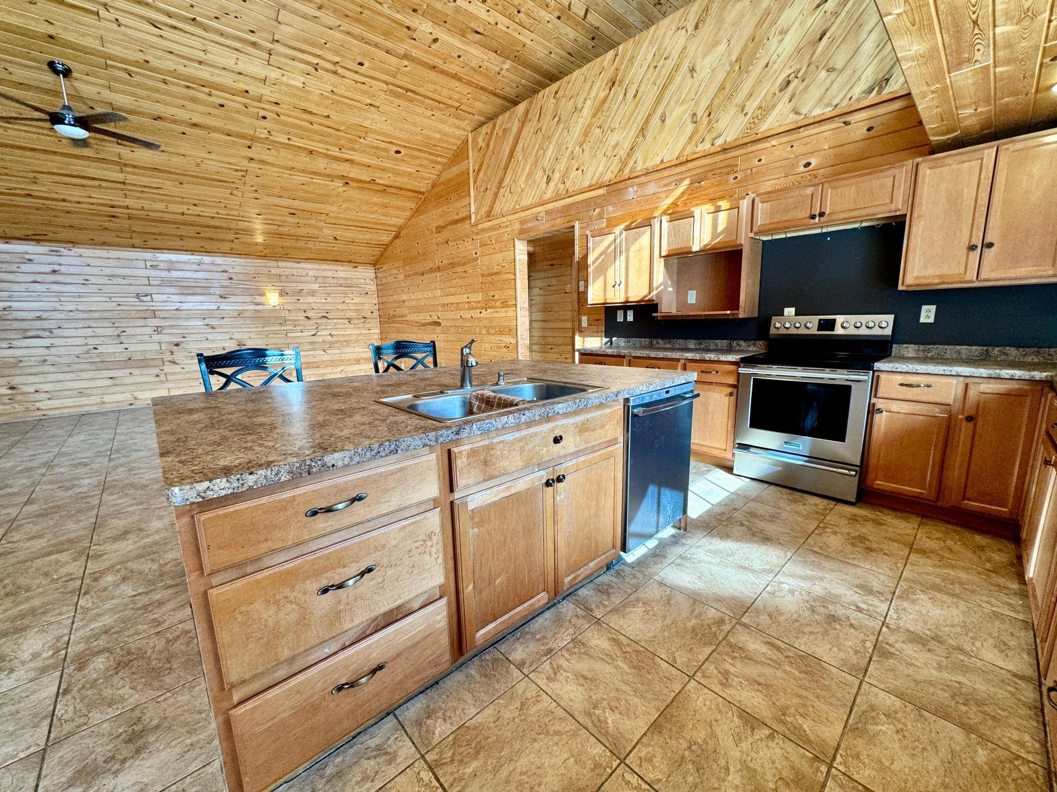 56483 350th ST, Warroad, MN 56763
