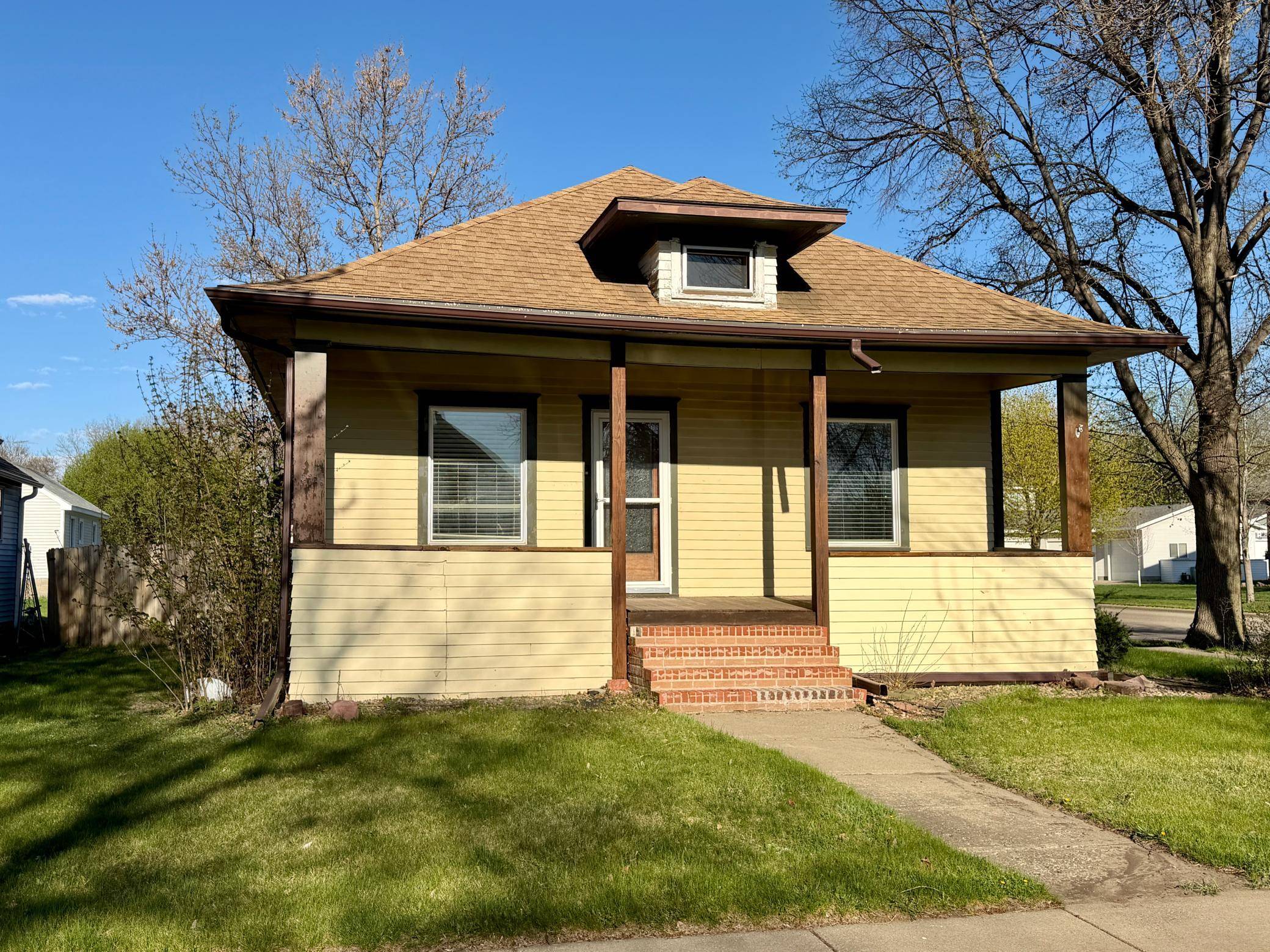 631 N Cedar ST, Luverne, MN 56156