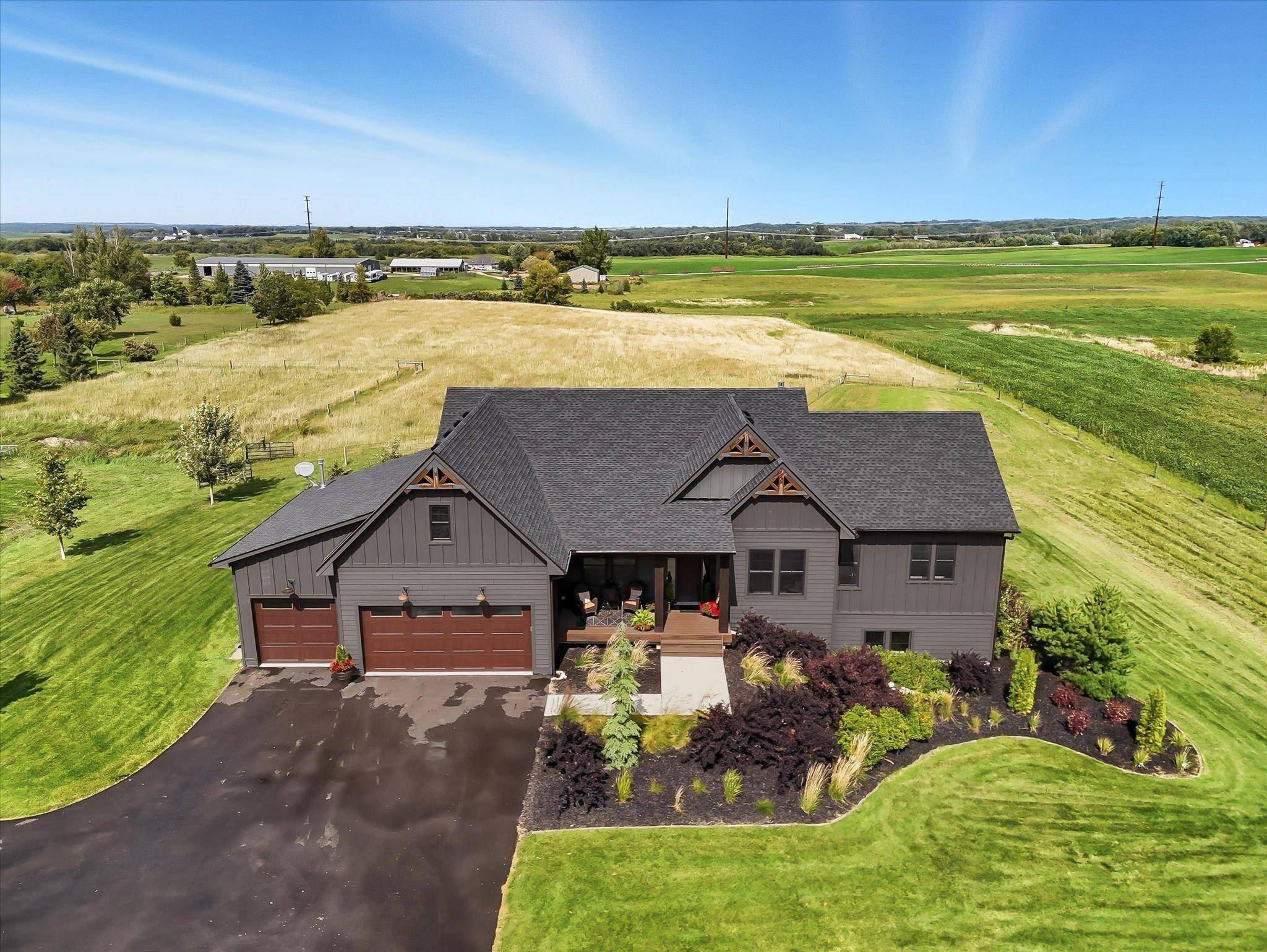 7604 E 250th ST, Elko New Market, MN 55020