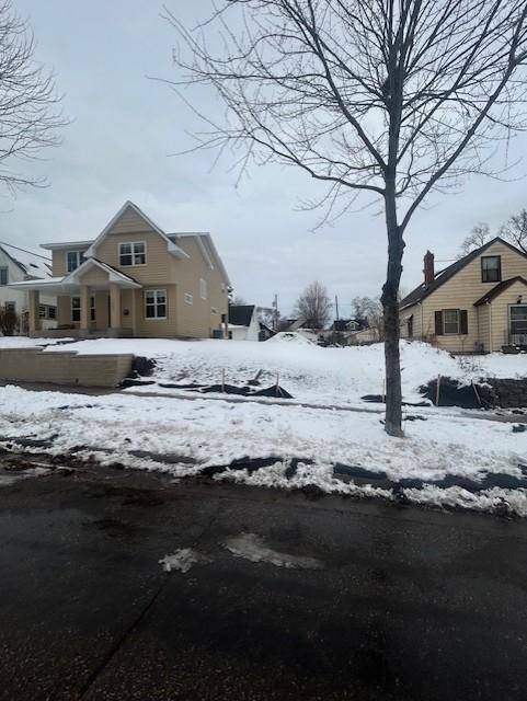 1237 Stanford AVE, Saint Paul, MN 55105
