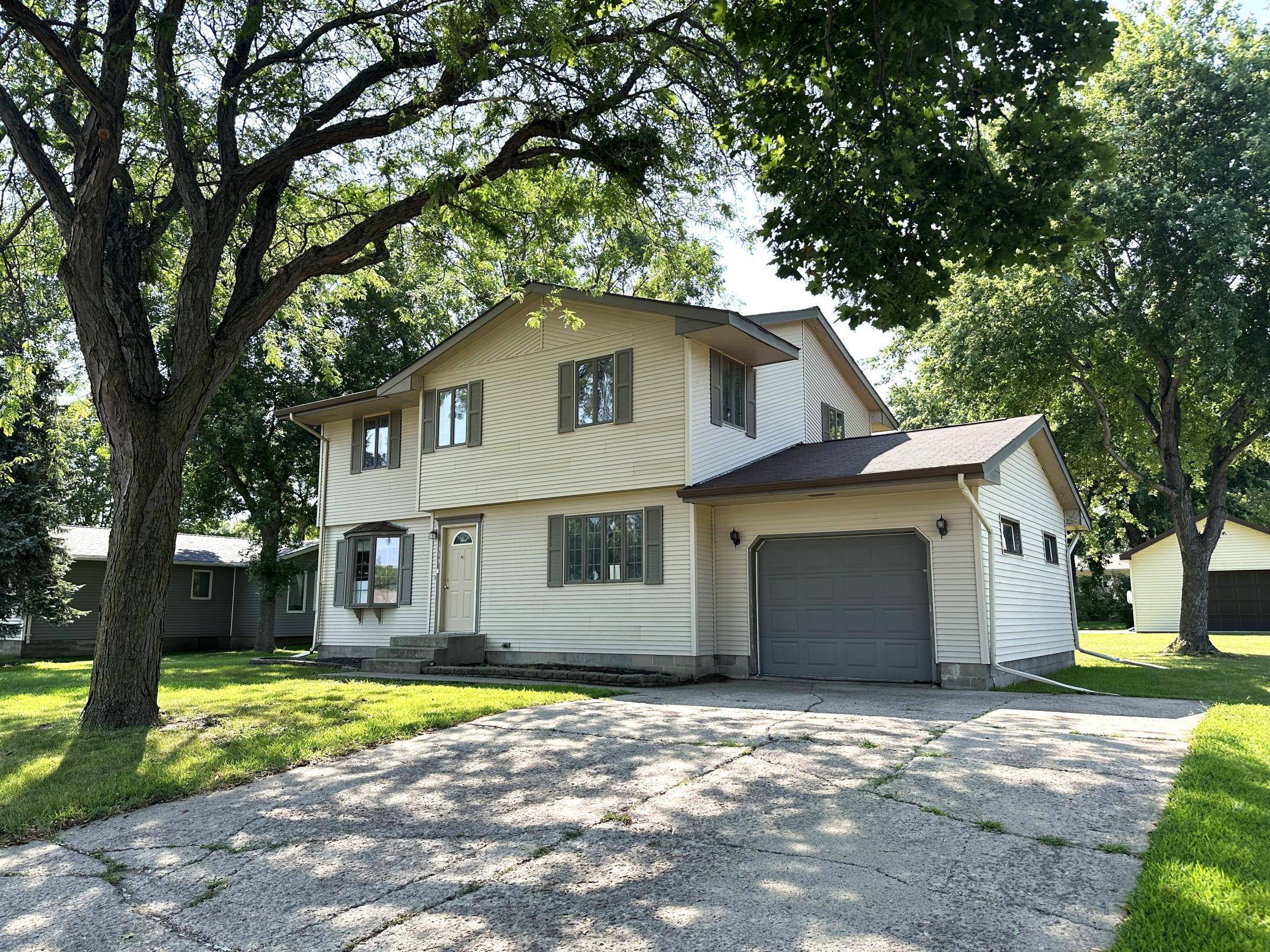 1333 Walnut ST, Dawson, MN 56232