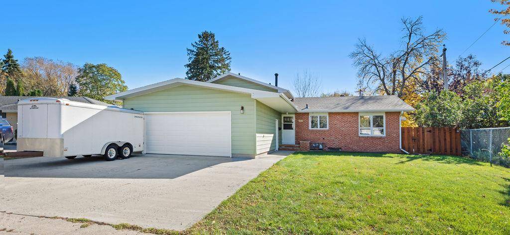 2807 Edgewood DR N, Fargo, ND 58102