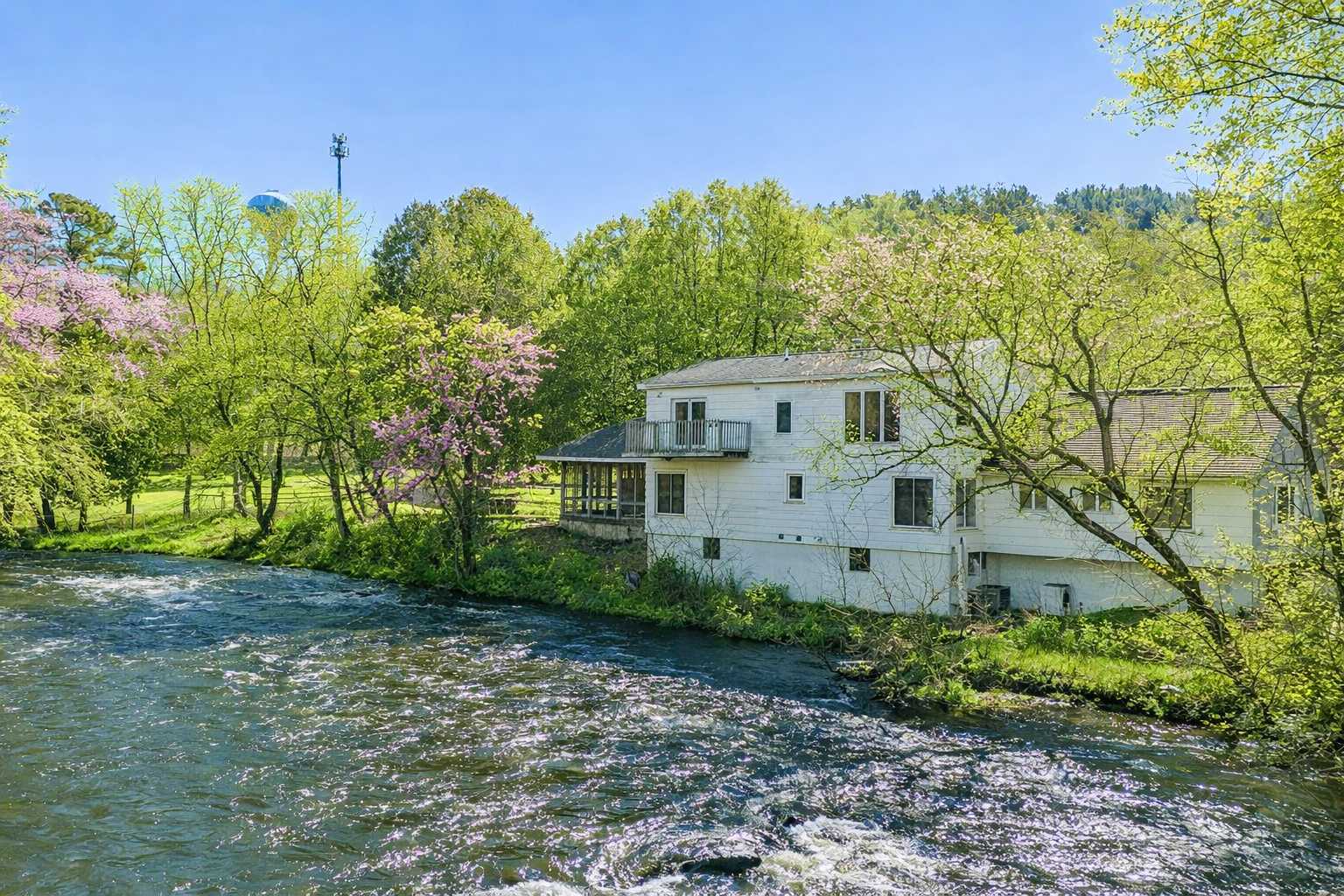 400 Hill AVE, Star Prairie, WI 54026