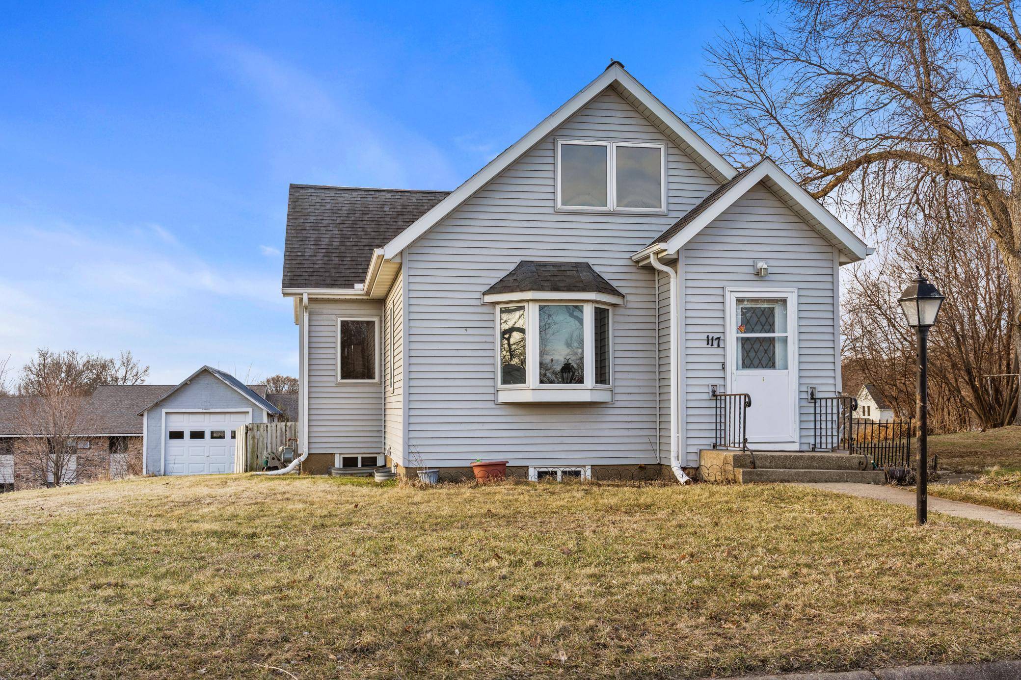 117 W Van Dusen ST, Springfield, MN 56087