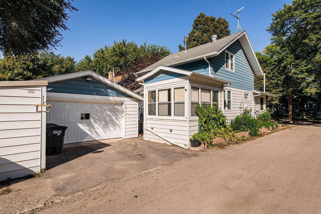 1364 12th AVE S, Fargo, ND 58103