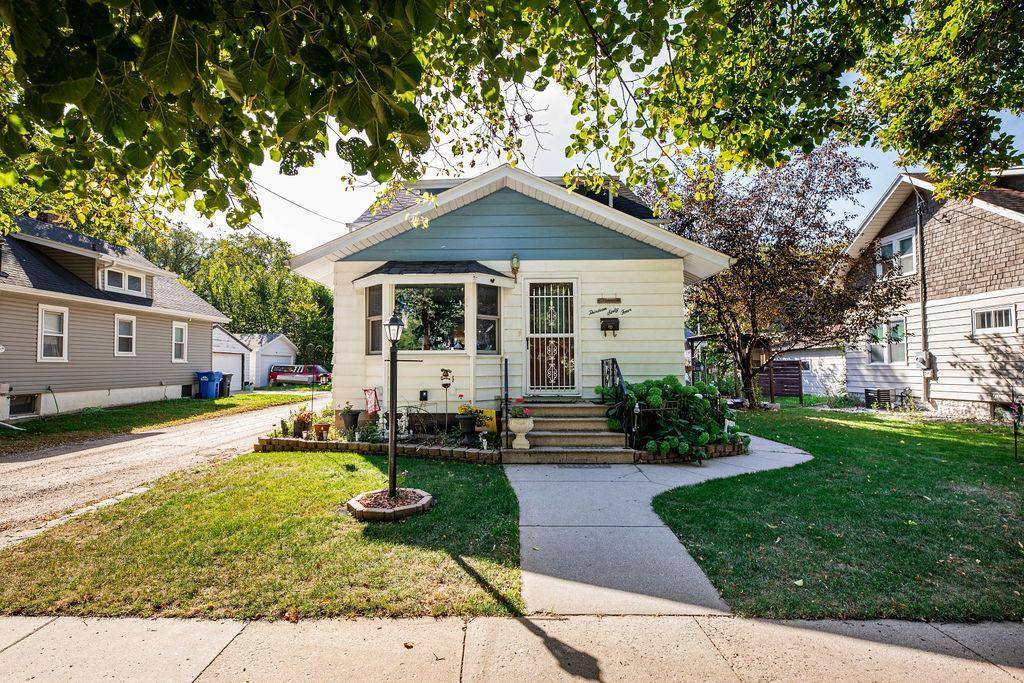 1364 12th AVE S, Fargo, ND 58103