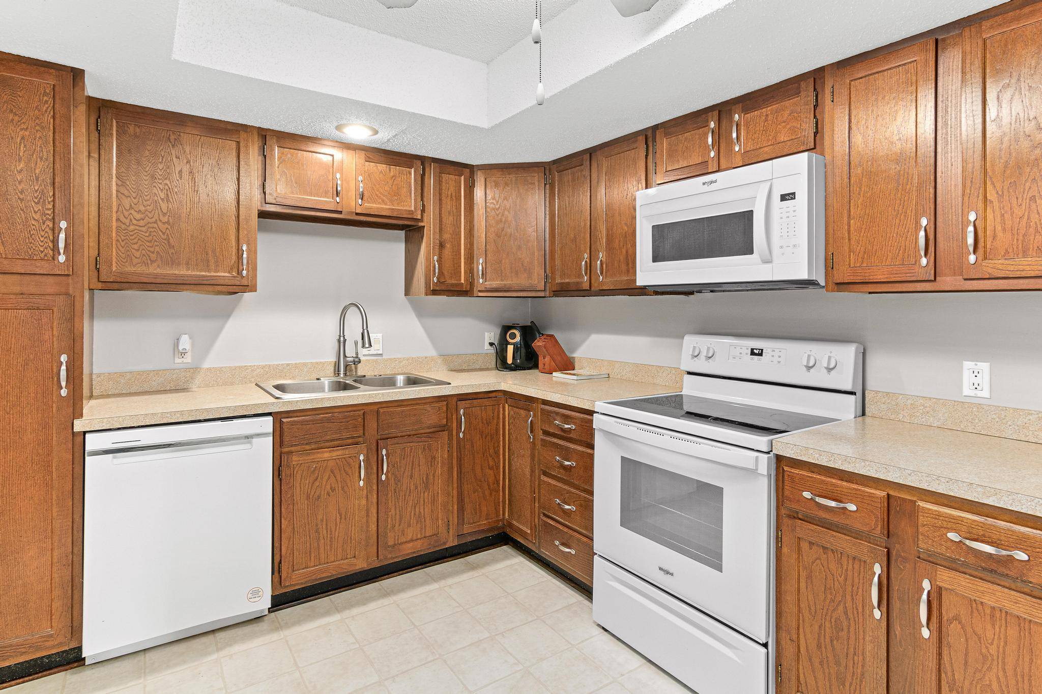 4710 58th AVE N #221, Crystal, MN 55429