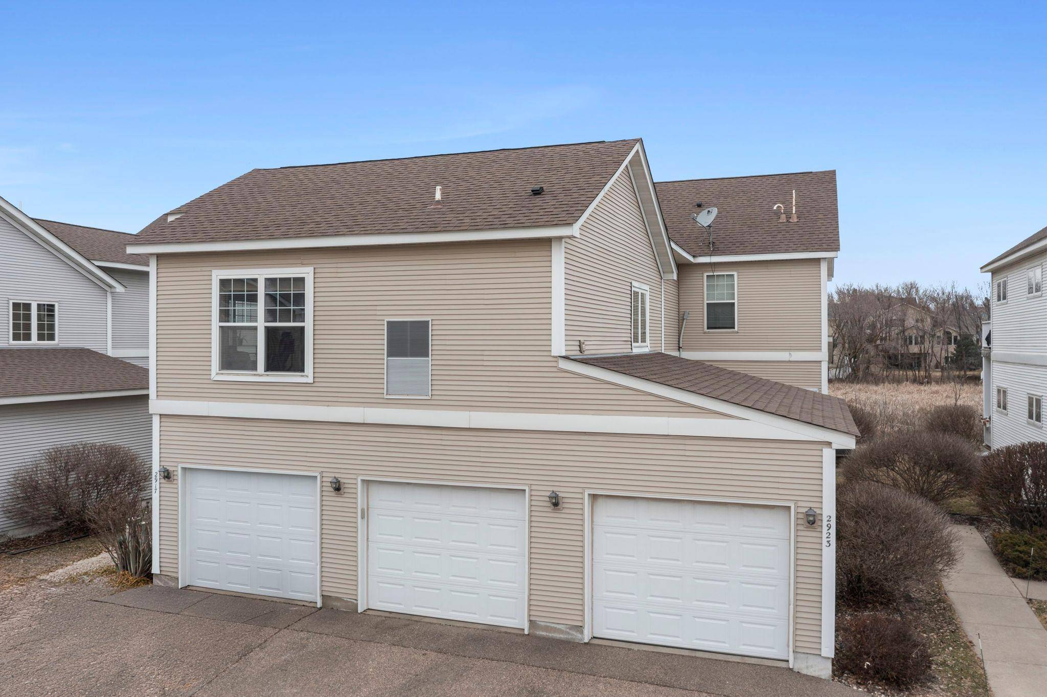 2923 Hemingway DR, Chaska, MN 55318