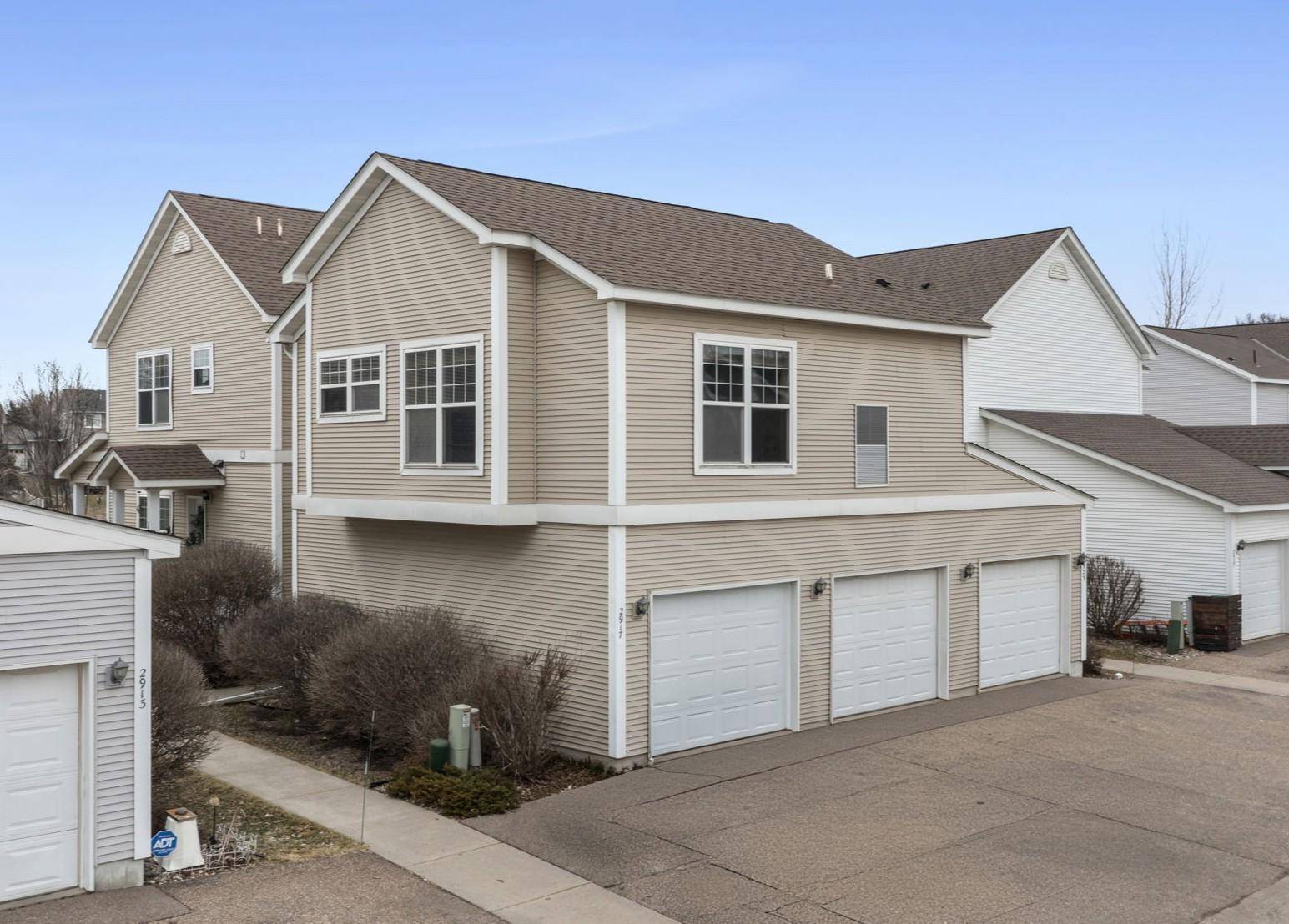 2923 Hemingway DR, Chaska, MN 55318
