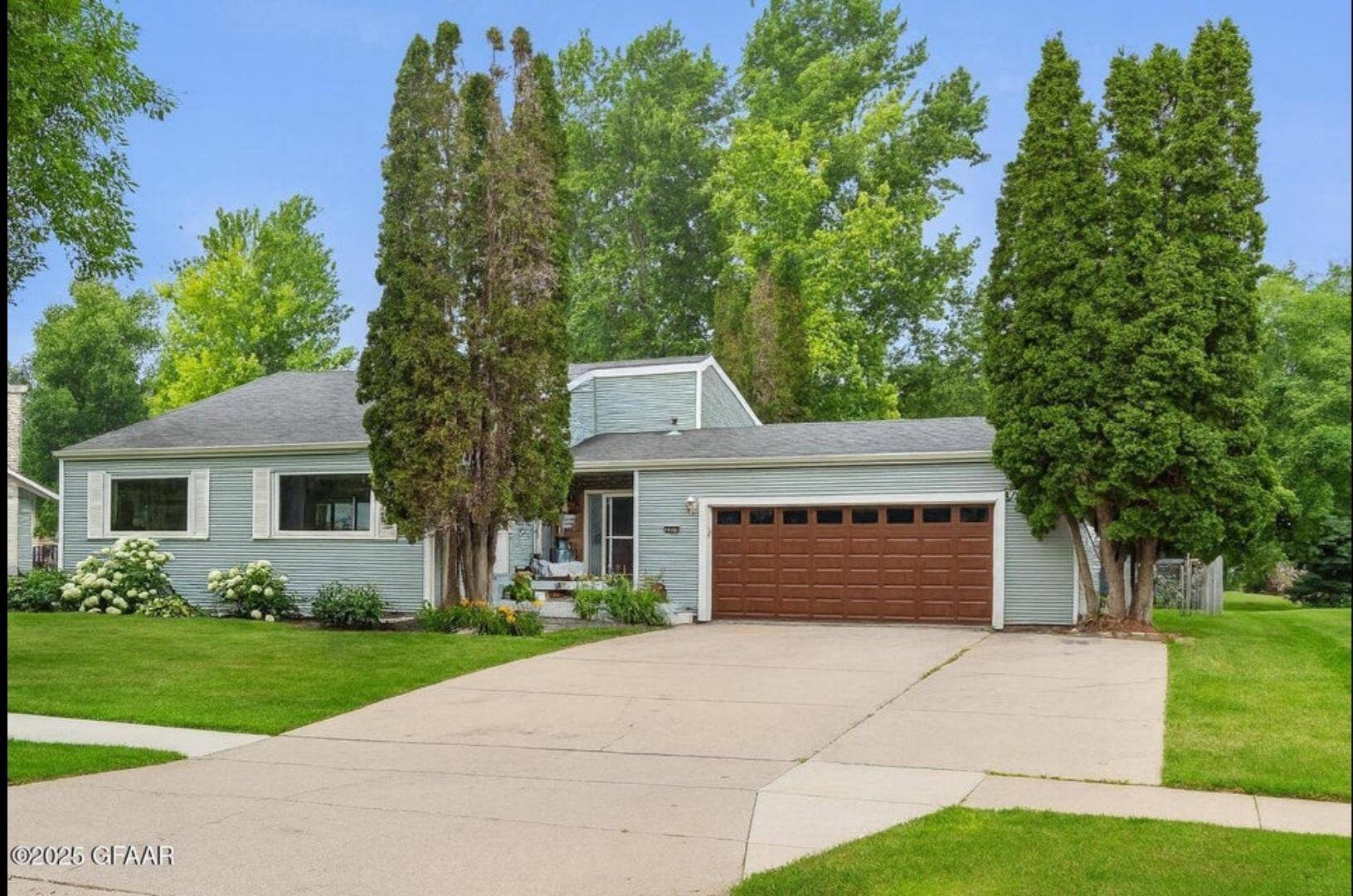 3402 Par ST N, Fargo, ND 58102