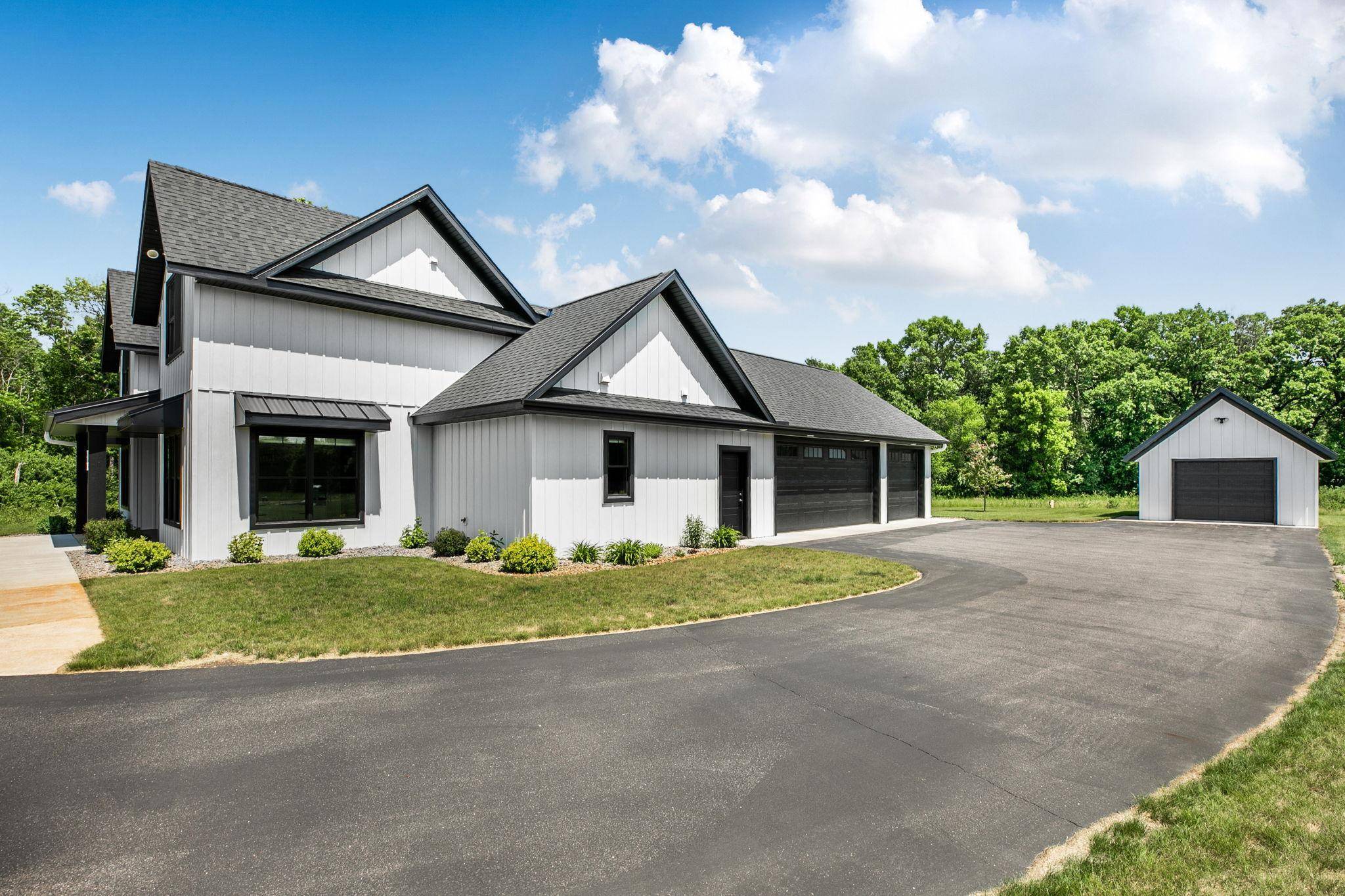 504 Northern Meadows LN, Sartell, MN 56377