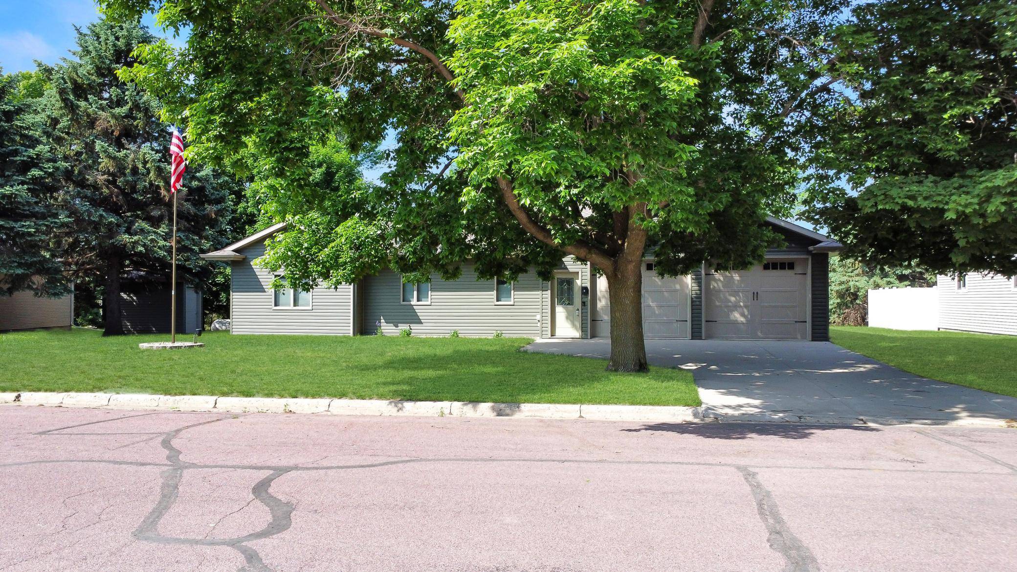 431 Elizabeth AVE, Lake Wilson, MN 56151