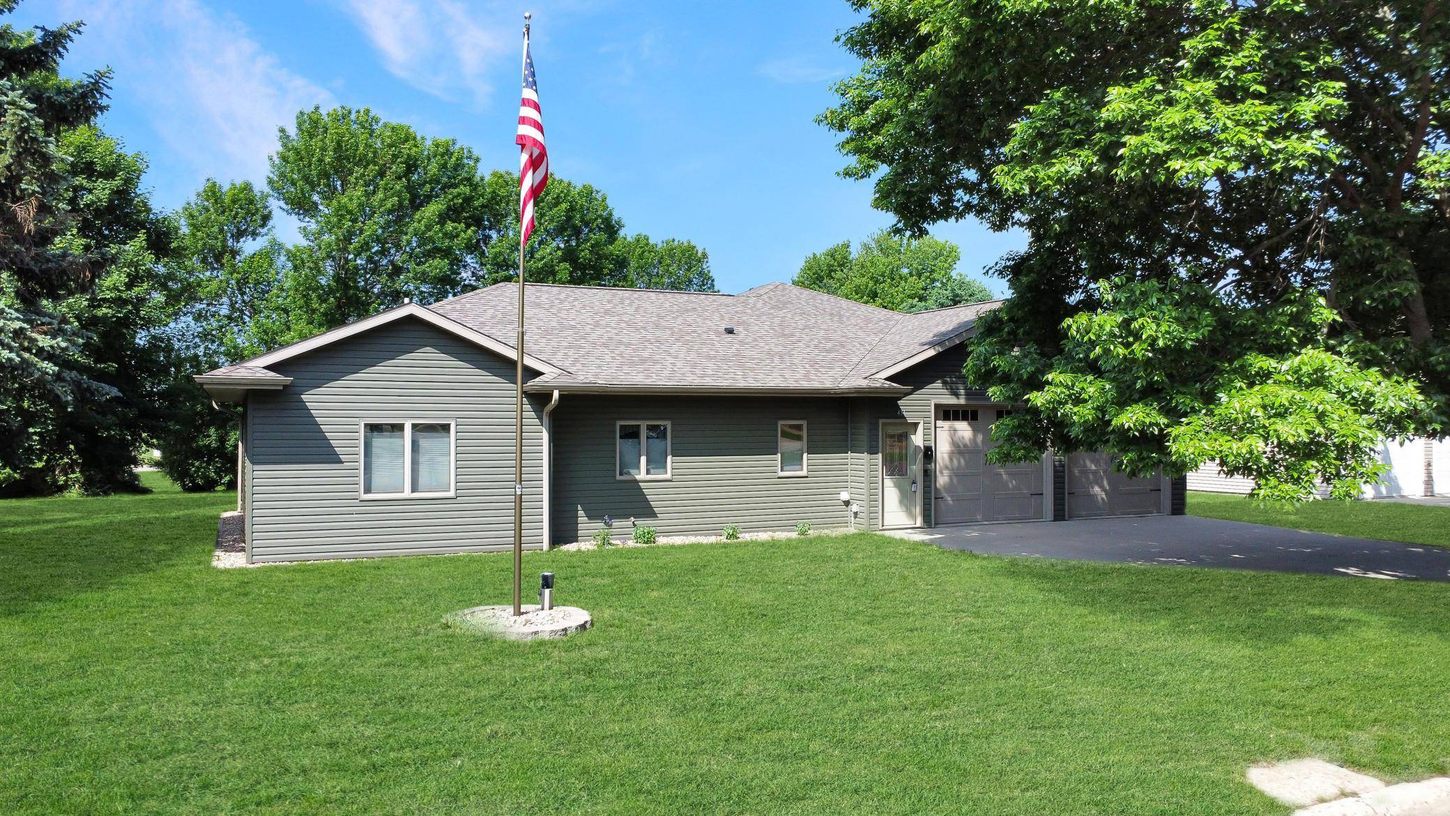 431 Elizabeth AVE, Lake Wilson, MN 56151