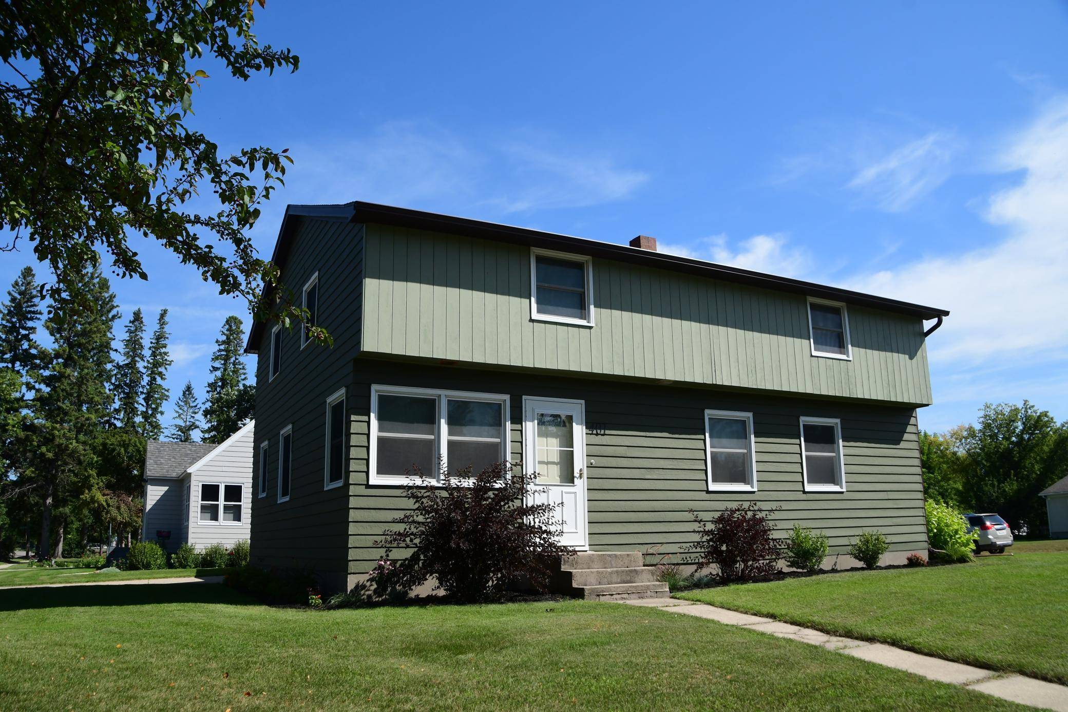 401 Center ST E, Roseau, MN 56751