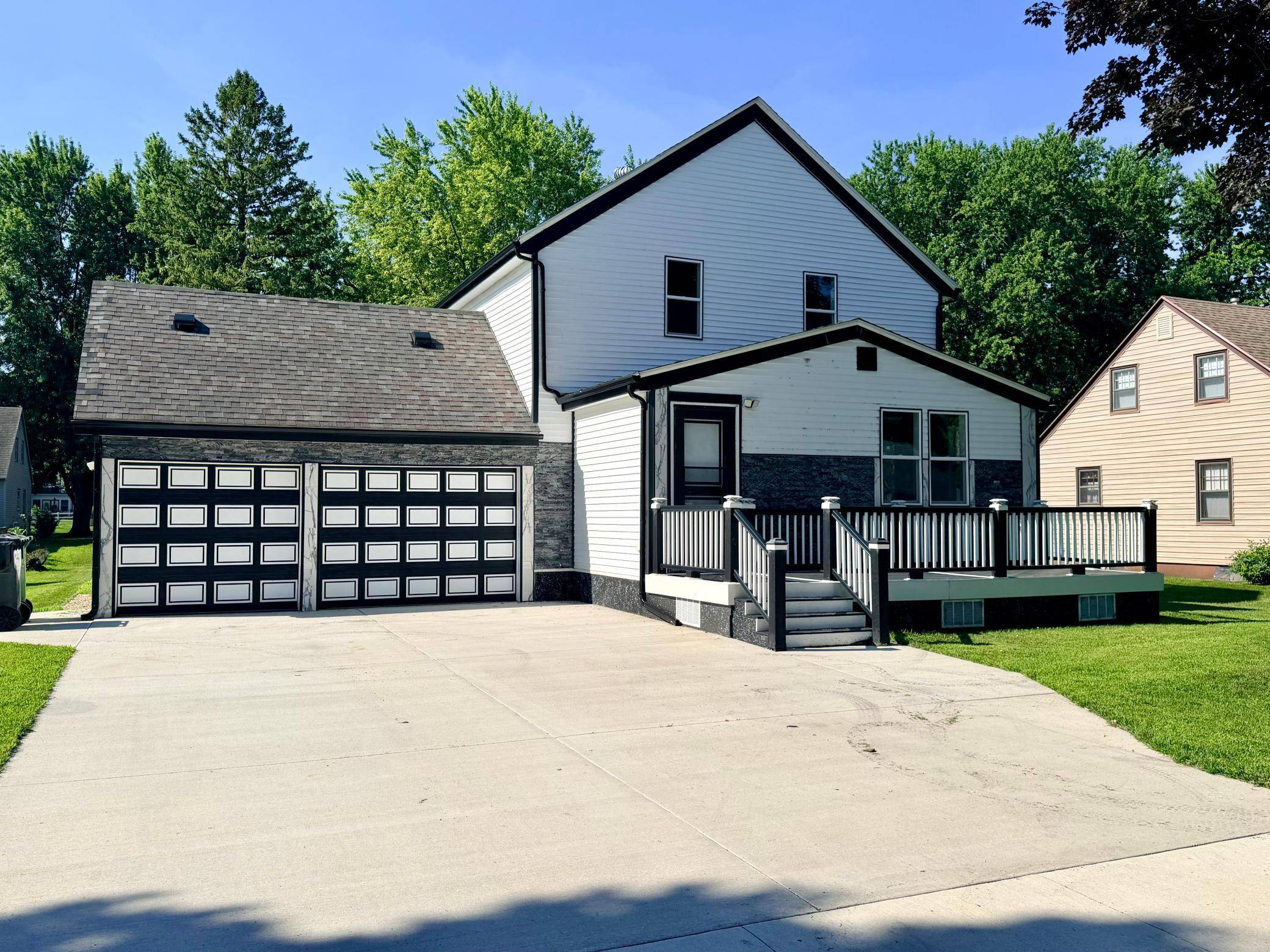 120 W Okabena ST, Worthington, MN 56187