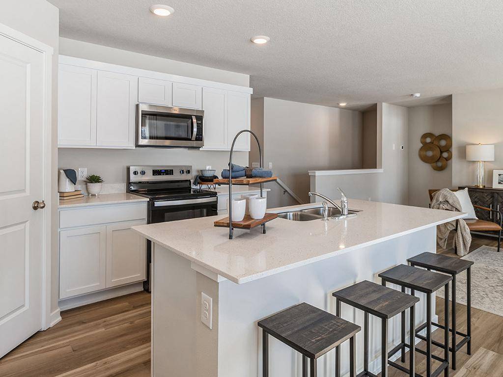 2135 Bluff Heights DR, Shakopee, MN 55379