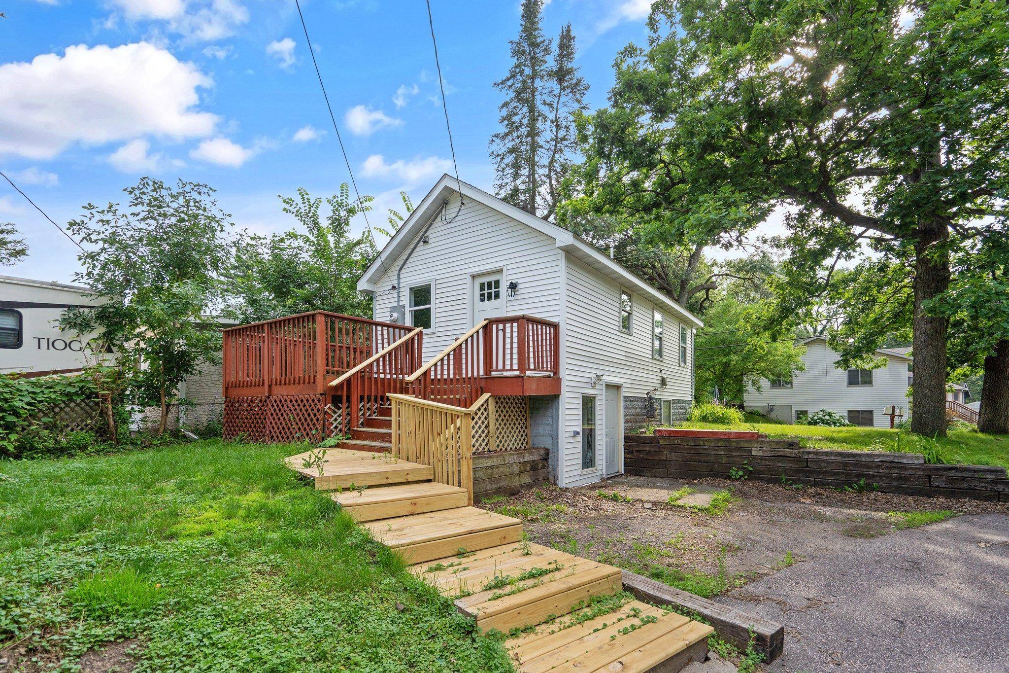 100 Warner AVE S, Mahtomedi, MN 55115