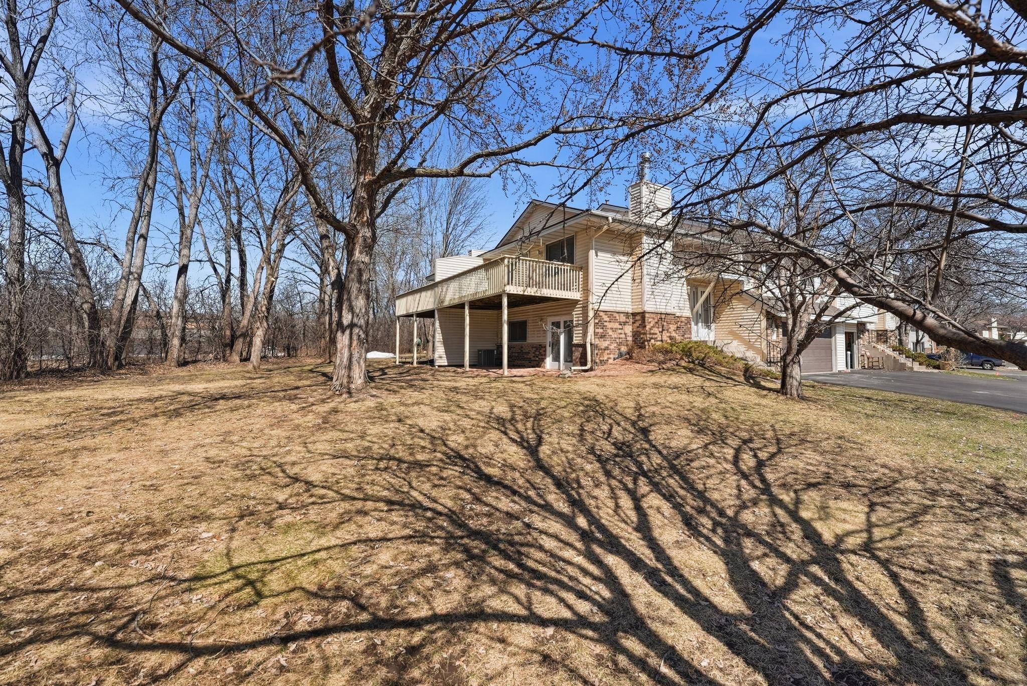 902 Evergreen DR, Burnsville, MN 55337