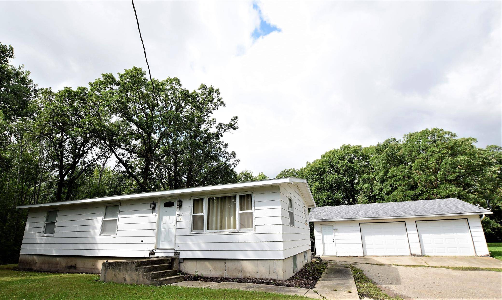 809 11th AVE SE, Roseau, MN 56751