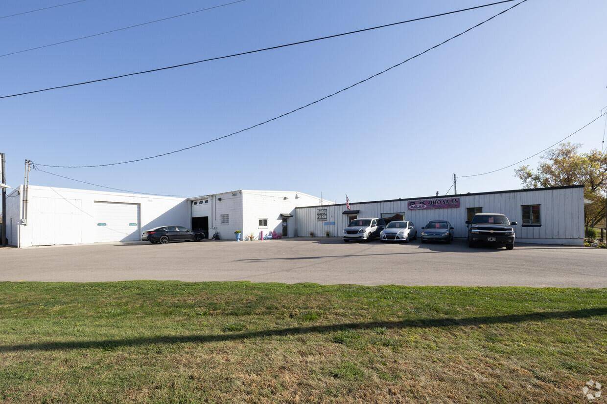 1000 N River DR, North Mankato, MN 56003