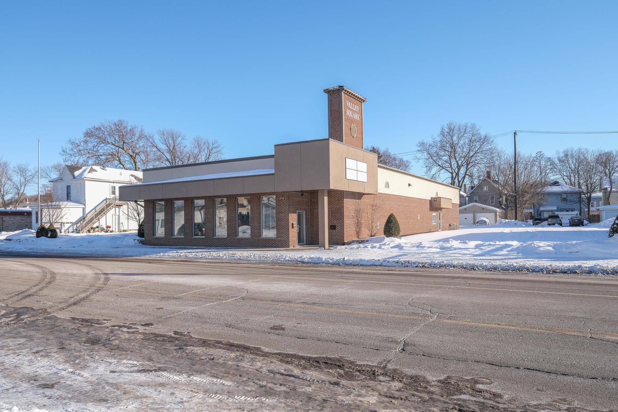 915 S Front ST, Mankato, MN 56001
