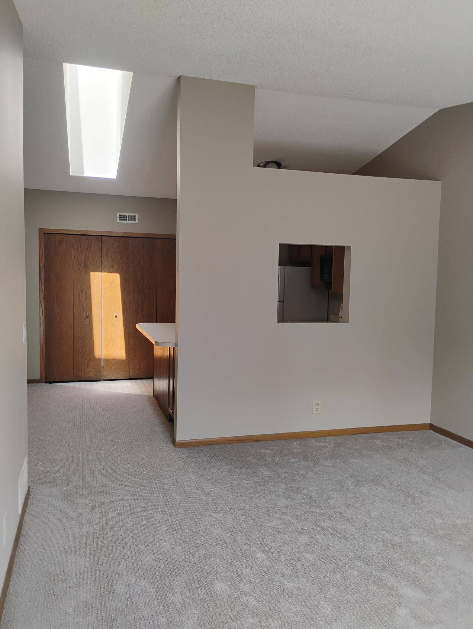 1027 Pond View CT, Vadnais Heights, MN 55127
