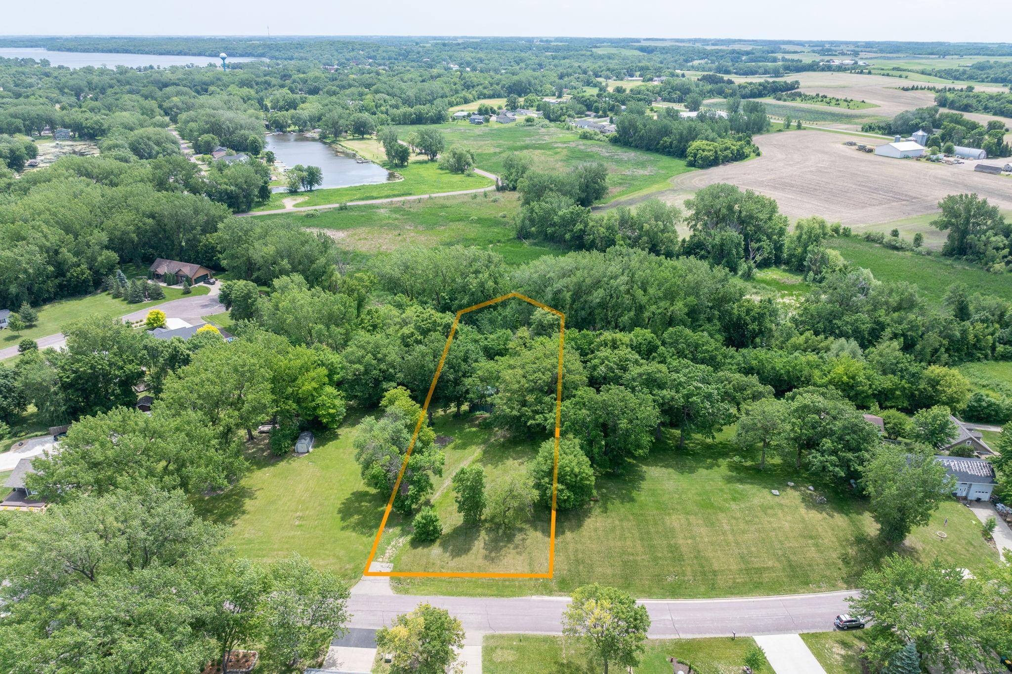 707 Tetonka View DR, Waterville, MN 56096