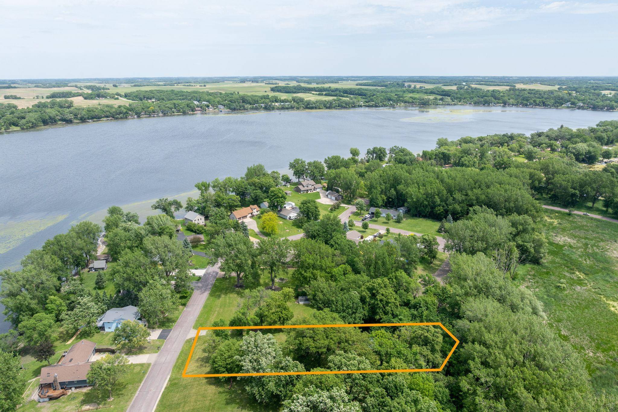 707 Tetonka View DR, Waterville, MN 56096