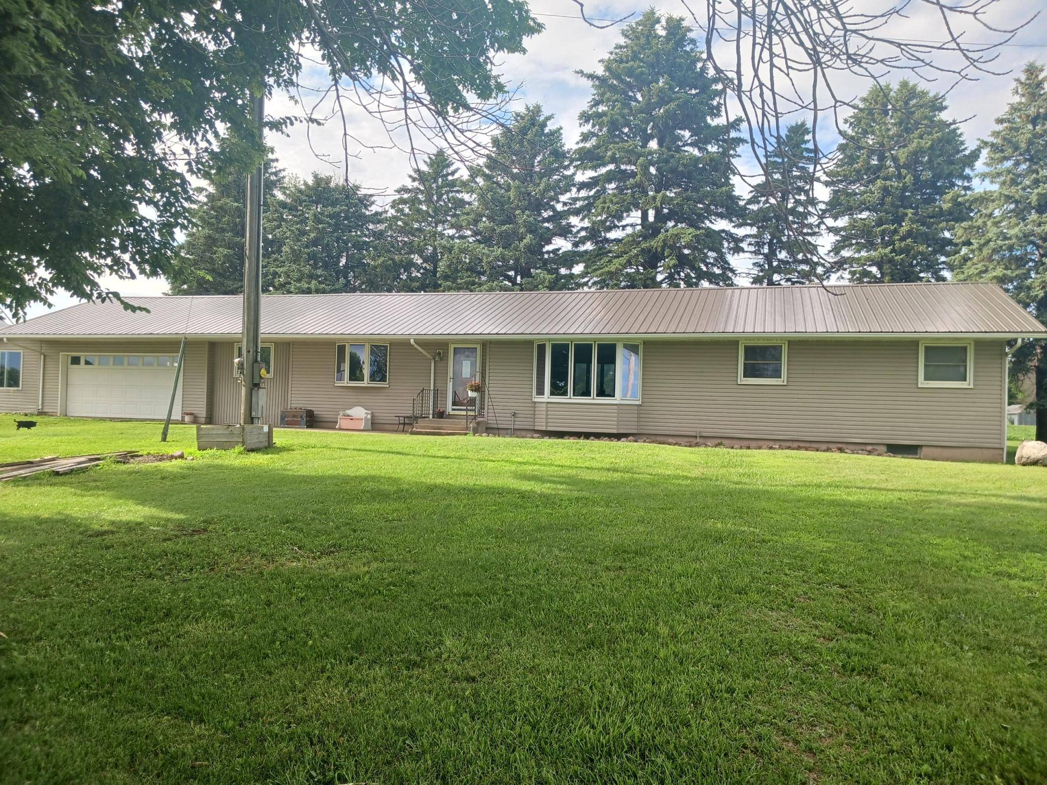 22525 Read AVE, Worthington, MN 56187