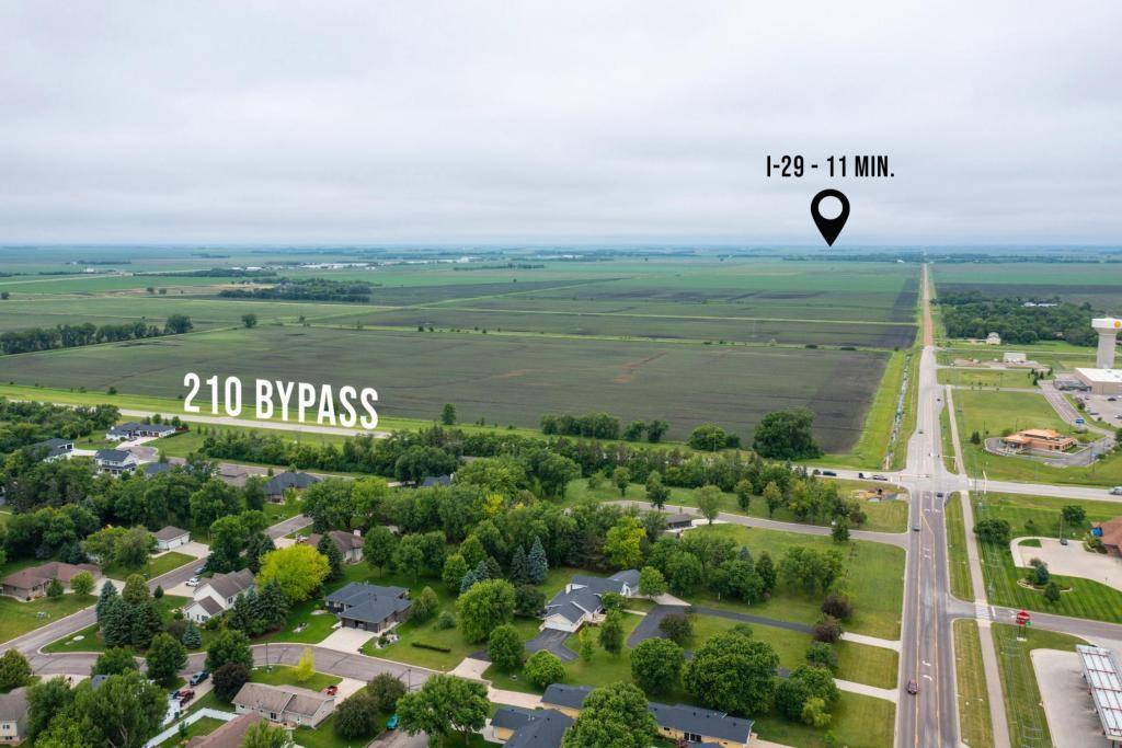 1592 EDGEWOOD CT, Wahpeton, ND 58075