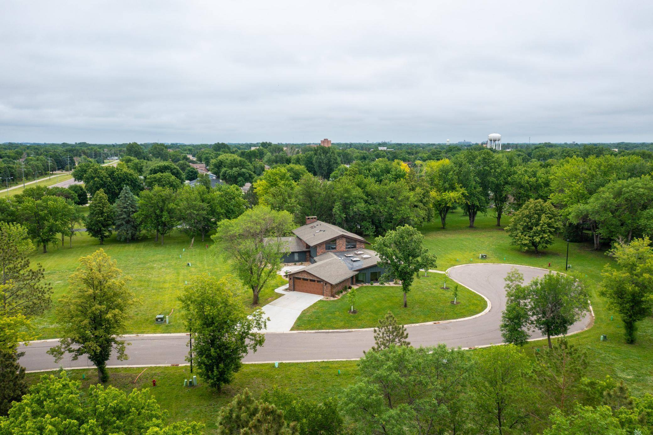1589 EDGEWOOD CT, Wahpeton, ND 58075