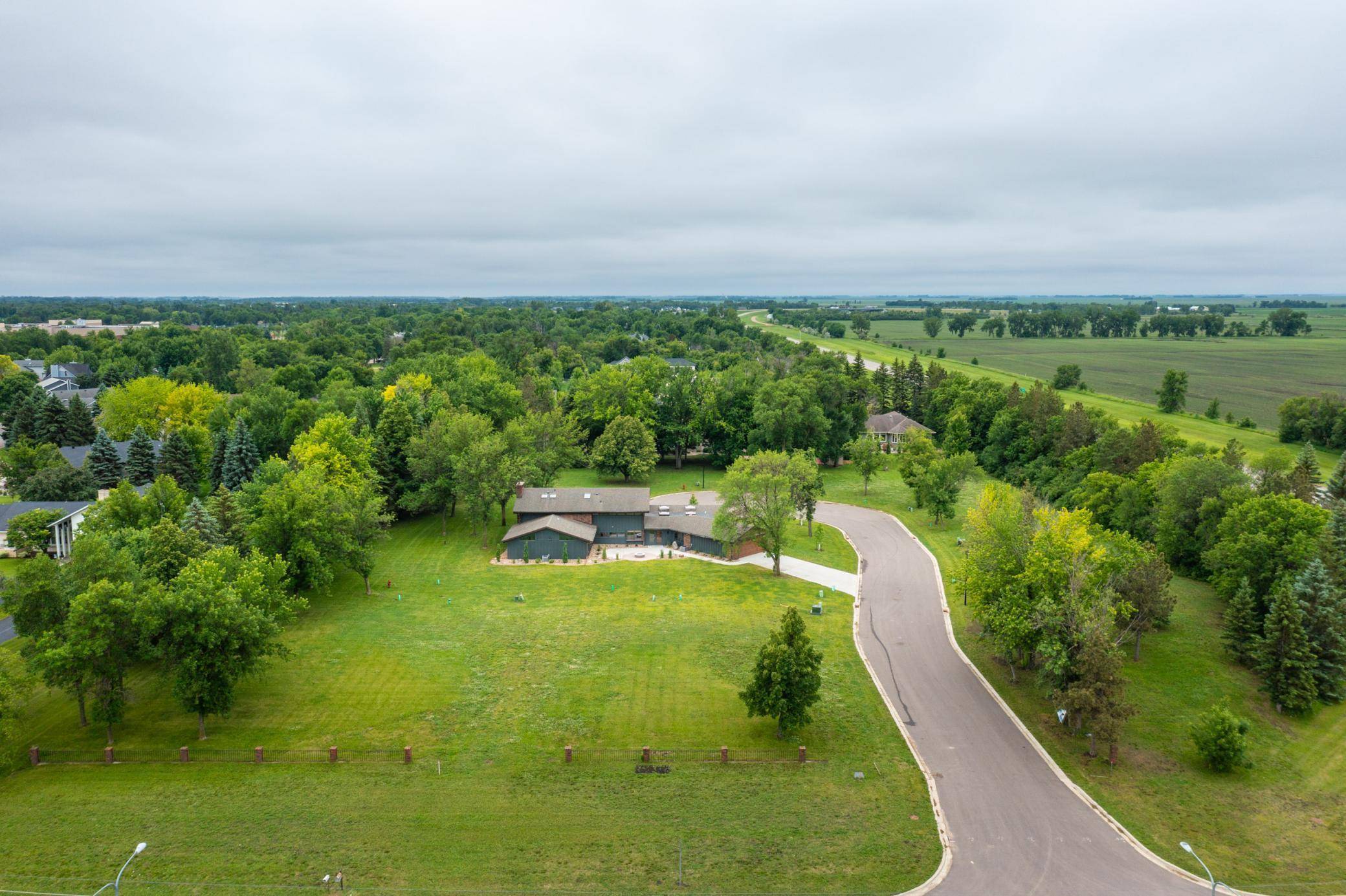 1589 EDGEWOOD CT, Wahpeton, ND 58075