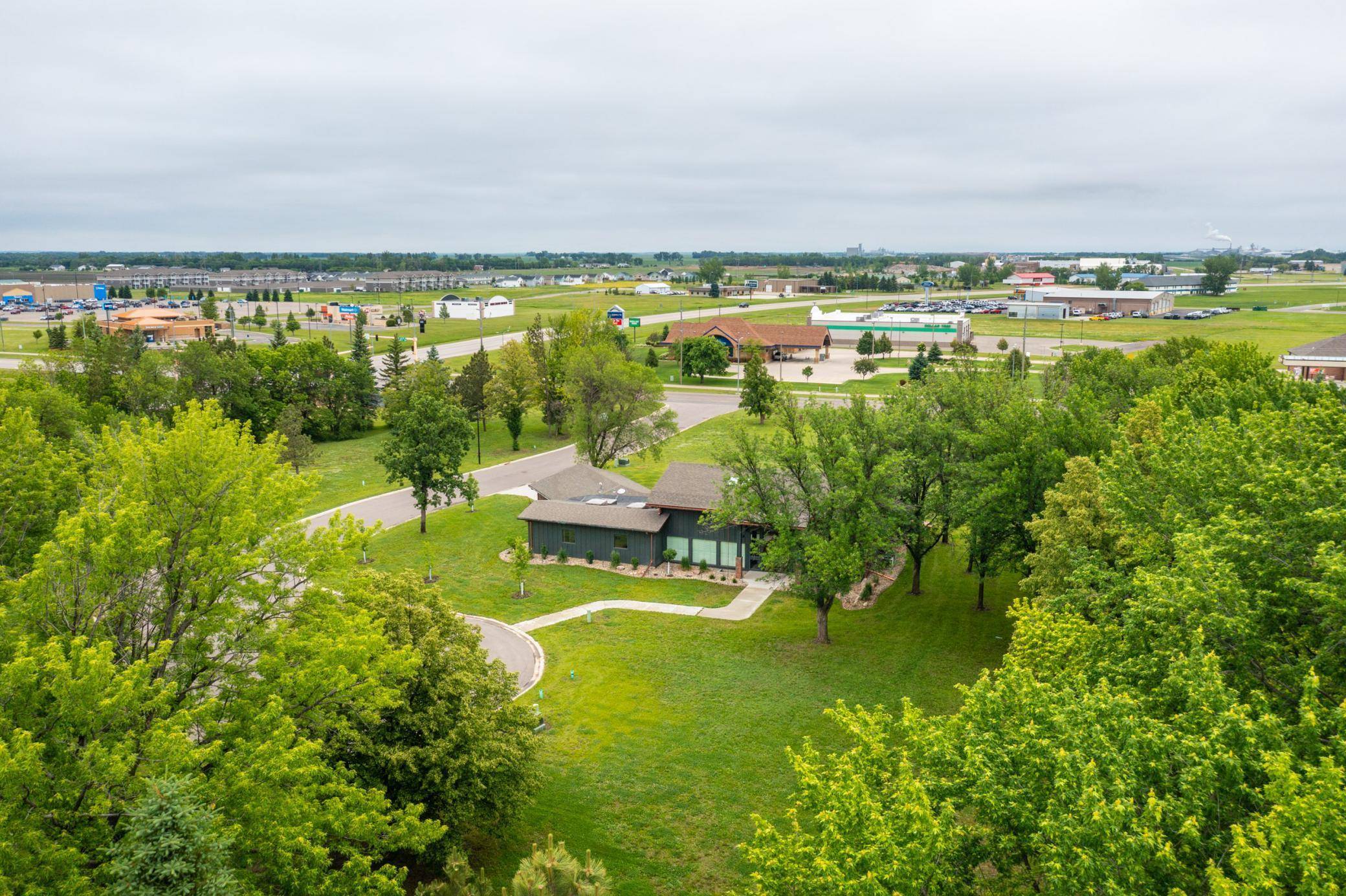 1481 EDGEWOOD CT, Wahpeton, ND 58075