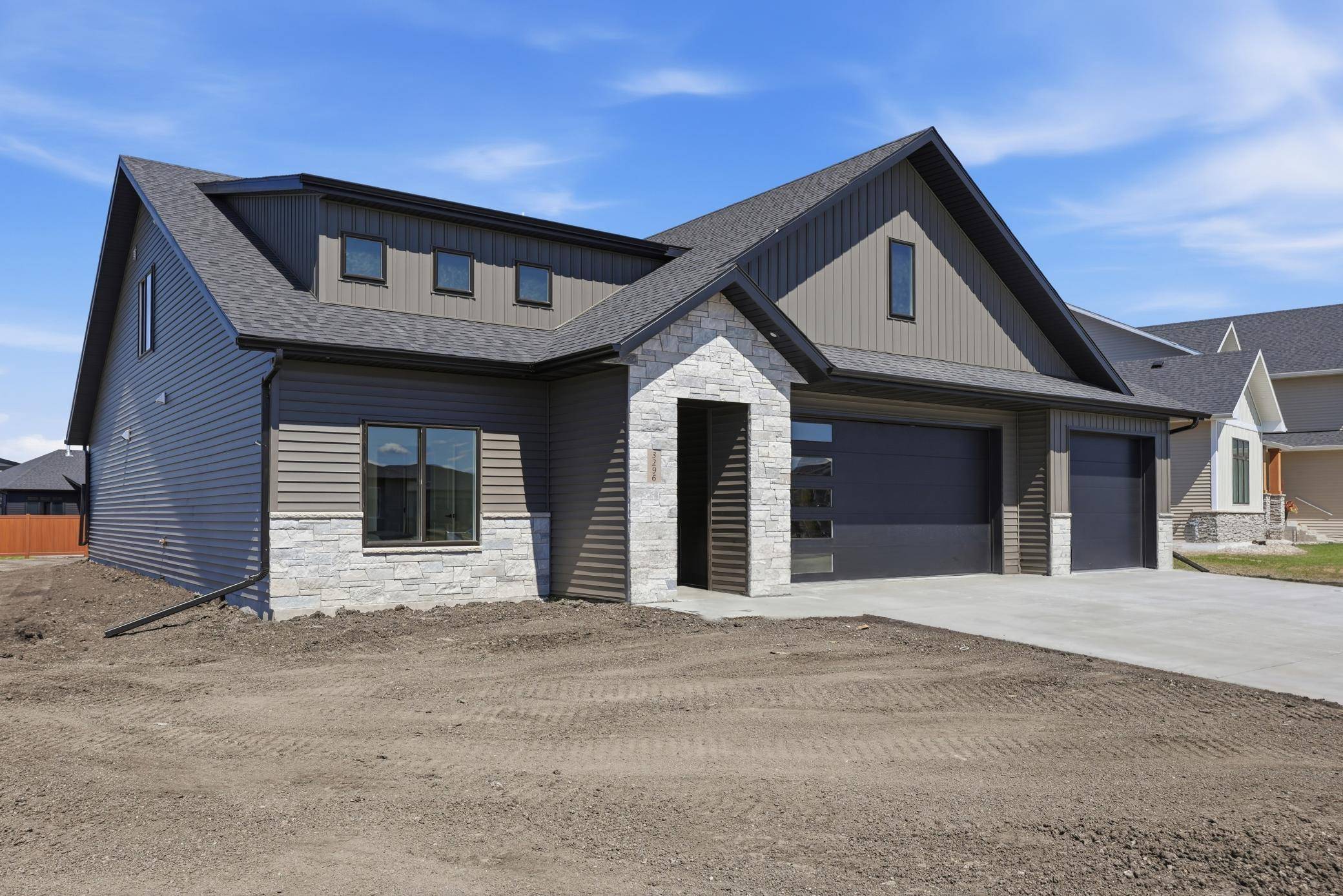 3296 Timber Creek CIR S, Fargo, ND 58104
