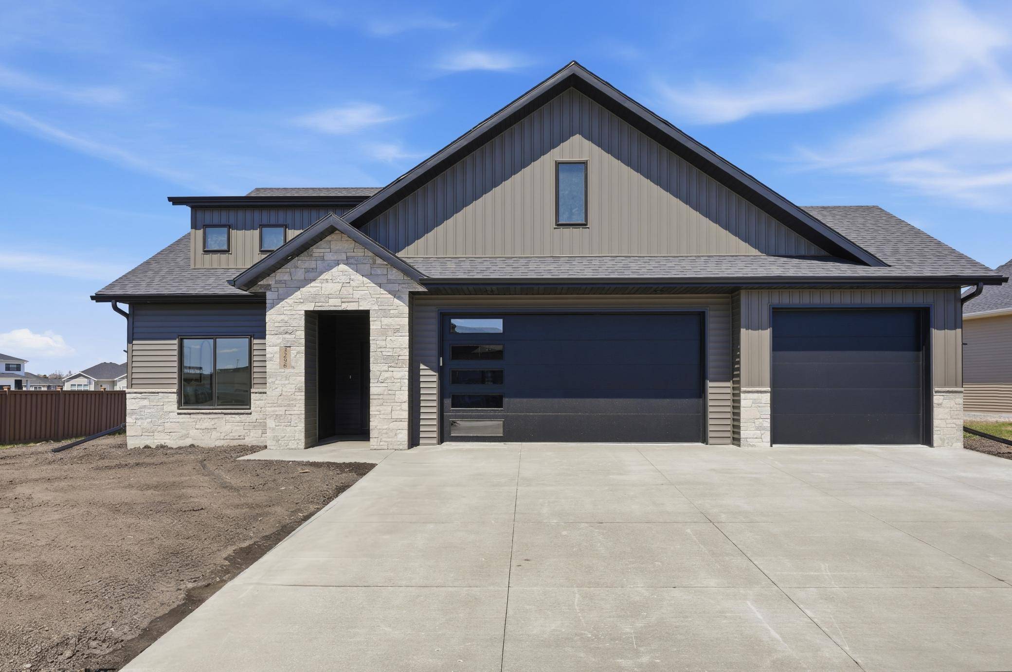3296 Timber Creek CIR S, Fargo, ND 58104