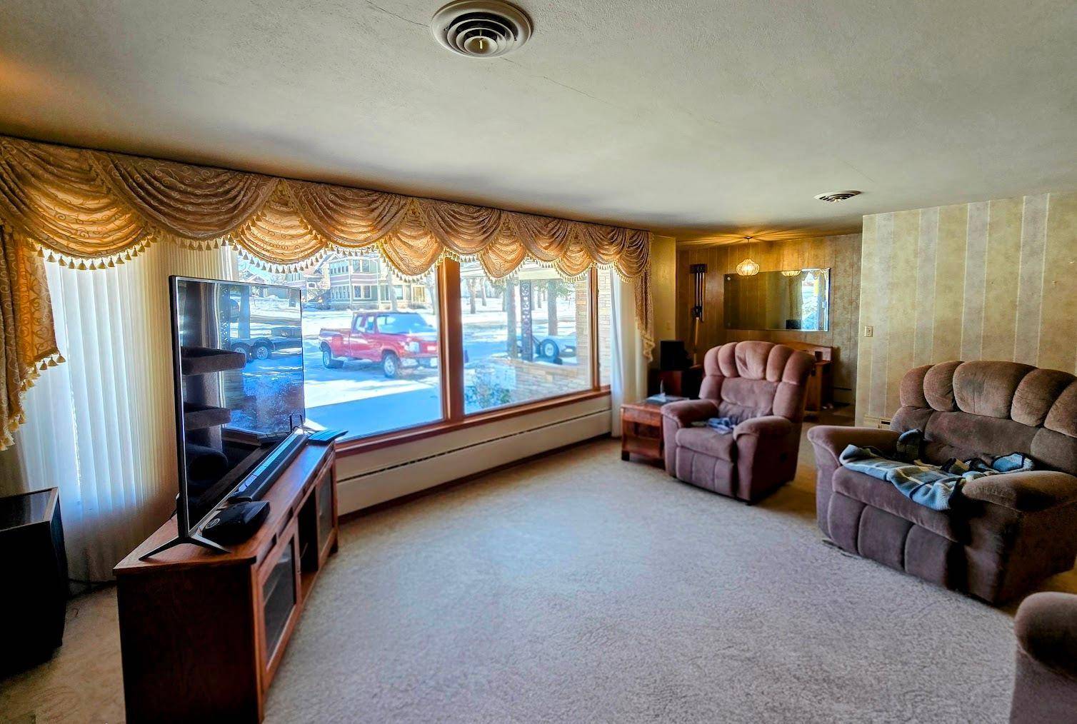 910 3rd AVE SW, Pipestone, MN 56164