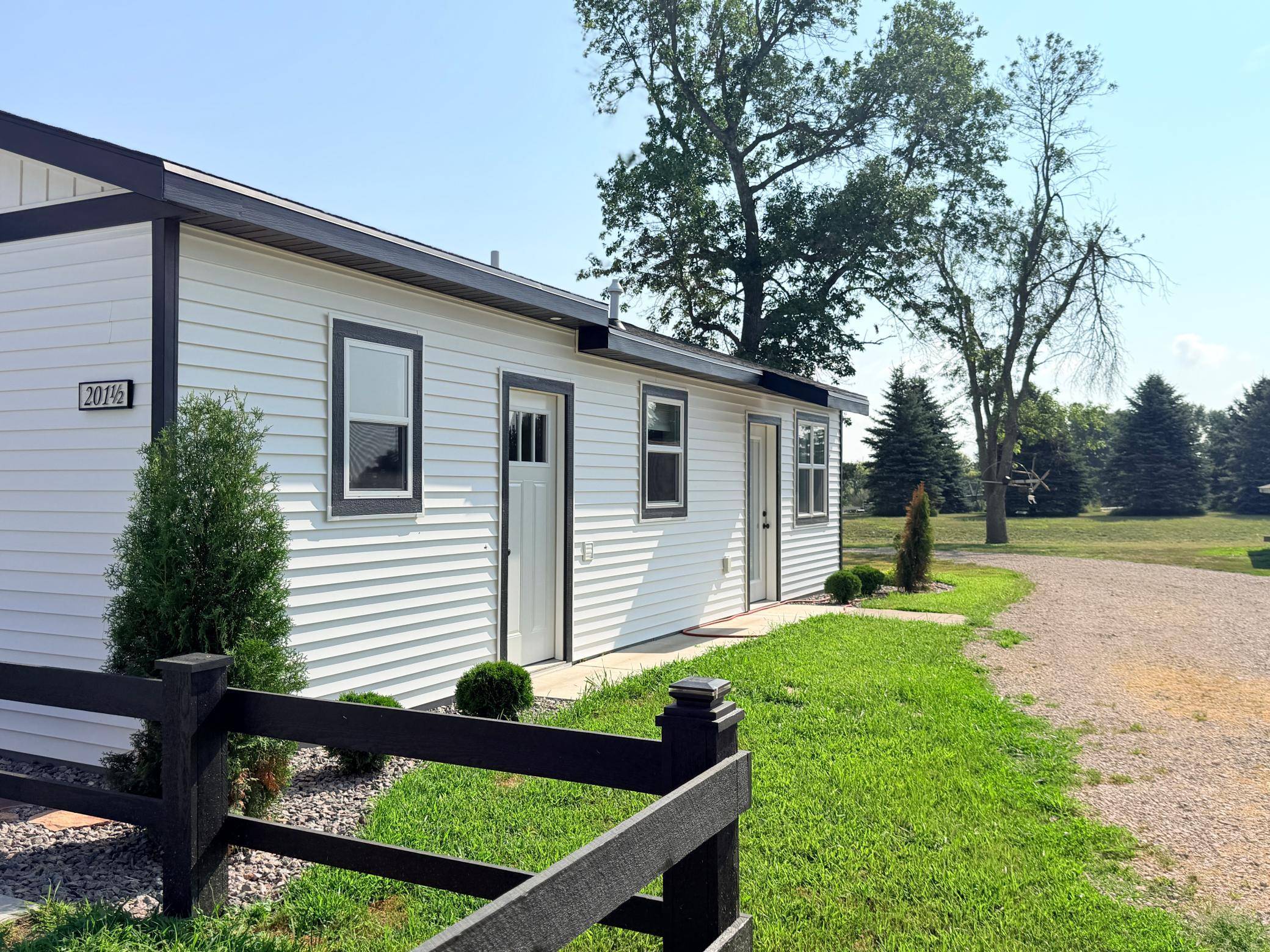 201 1/2 10th AVE SE, Pipestone, MN 56164