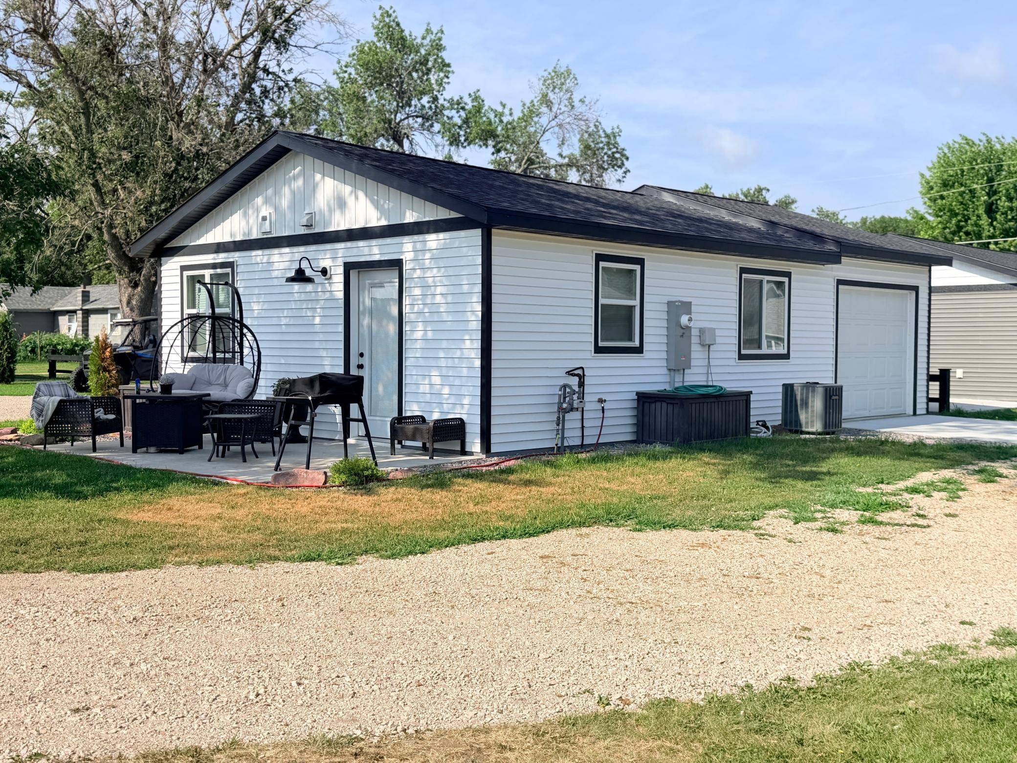 201 1/2 10th AVE SE, Pipestone, MN 56164