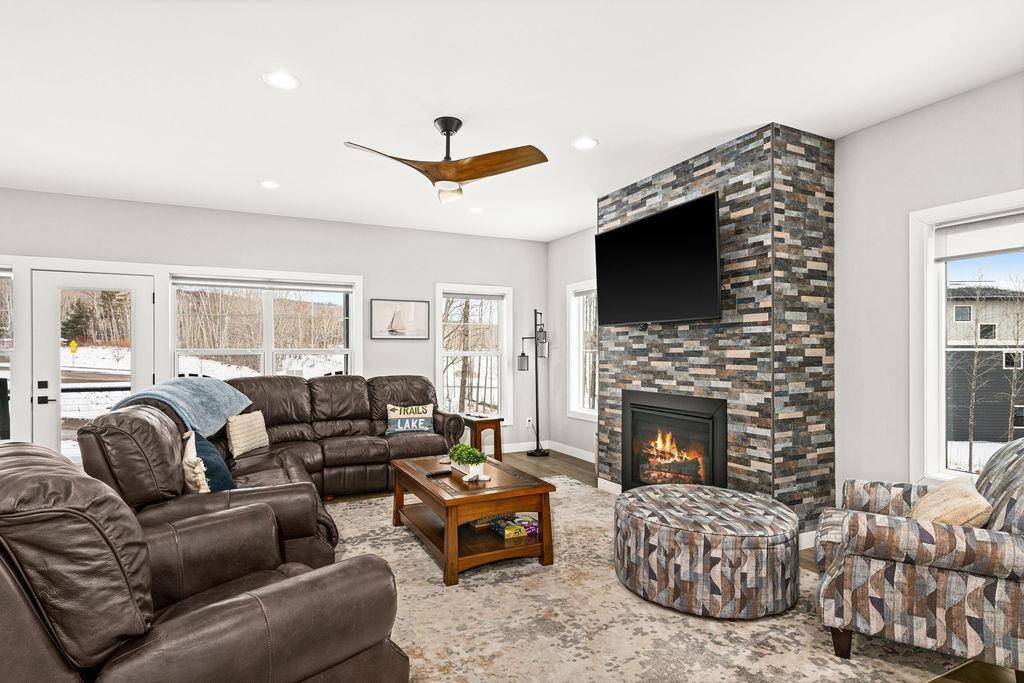 121 Kayak View CT, Duluth, MN 55808