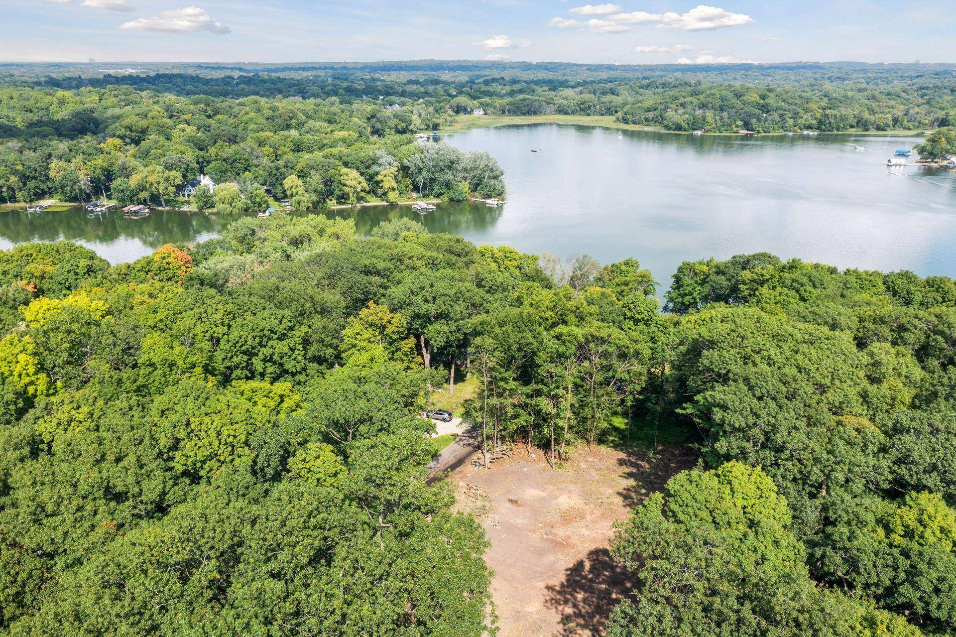 601 Fox Hill DR, Chanhassen, MN 55317