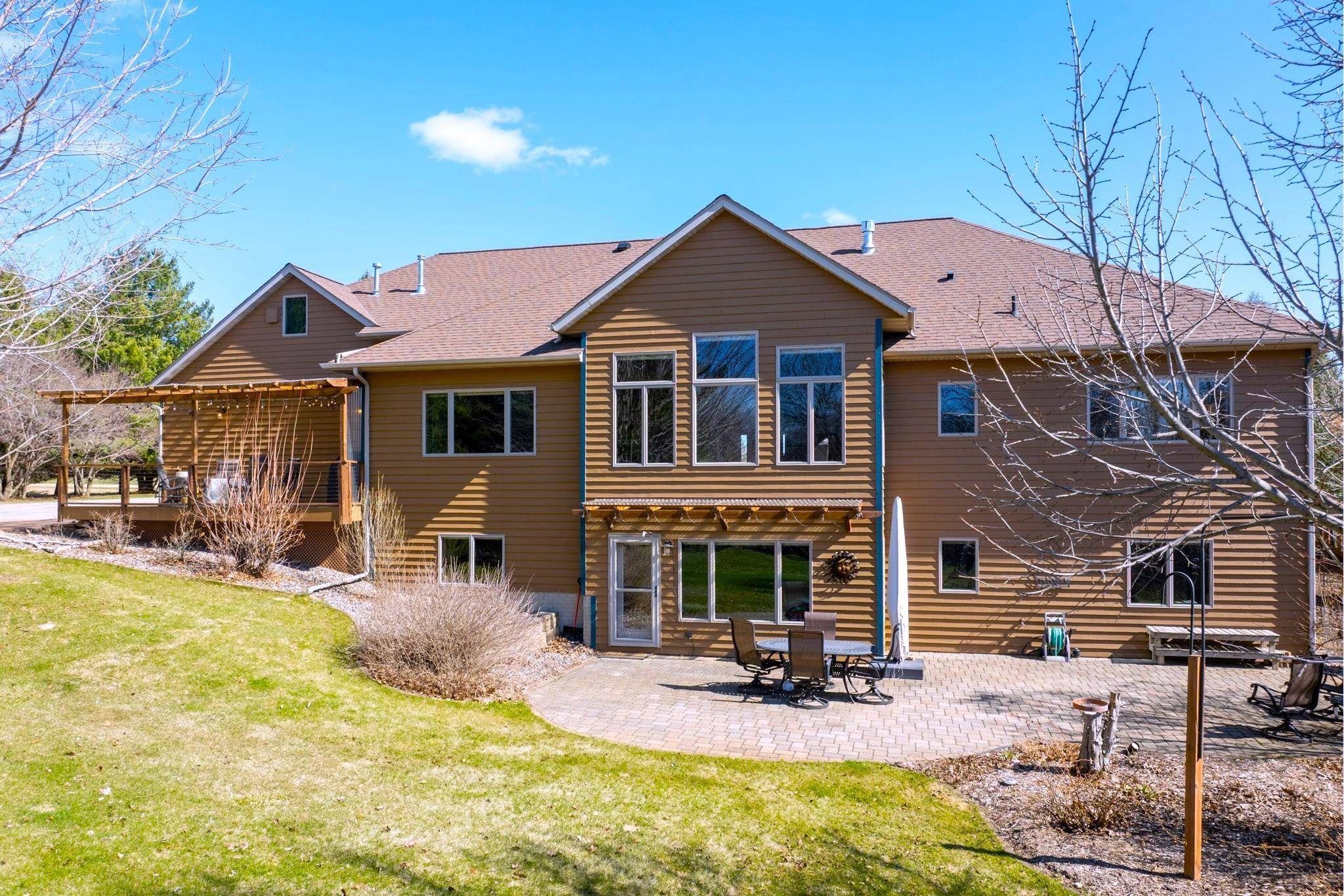 30915 Hay Creek Hills DR, Red Wing, MN 55066