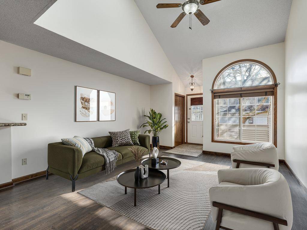 1120 Pecks Woods DR, New Brighton, MN 55112